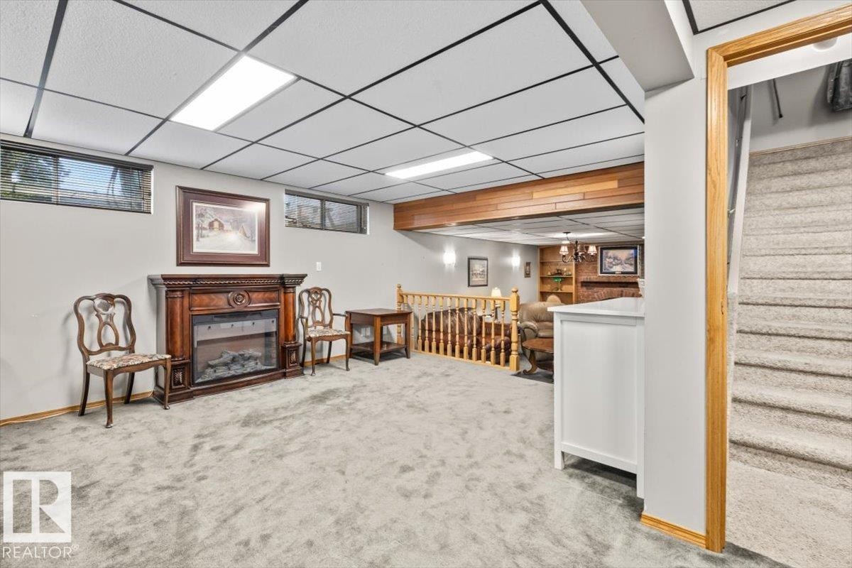 2446 78 Street, Edmonton, AB - Indoor Photo Showing Other Room