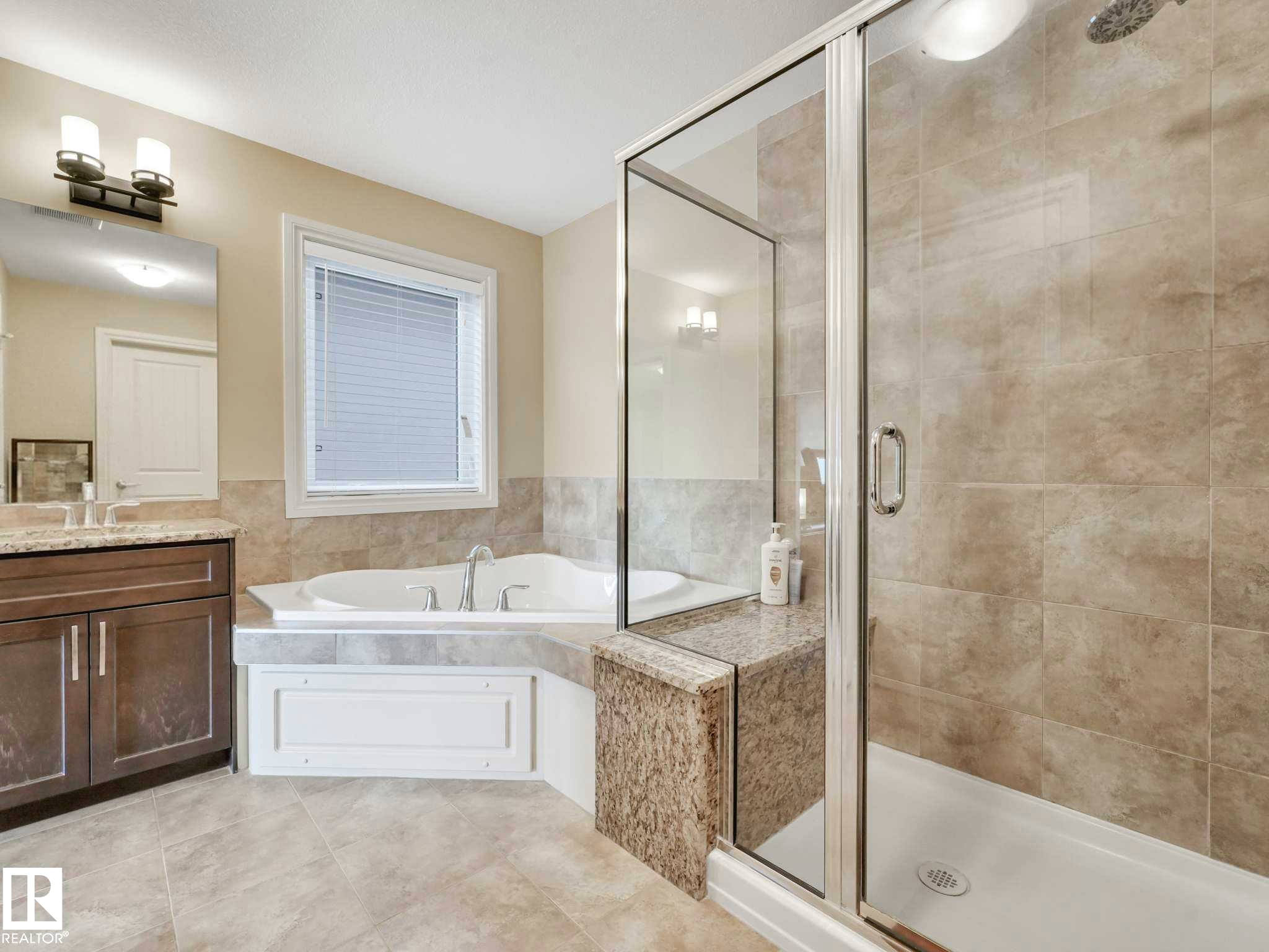 3441 West Landing, Edmonton, AB - Indoor Photo Showing Bathroom