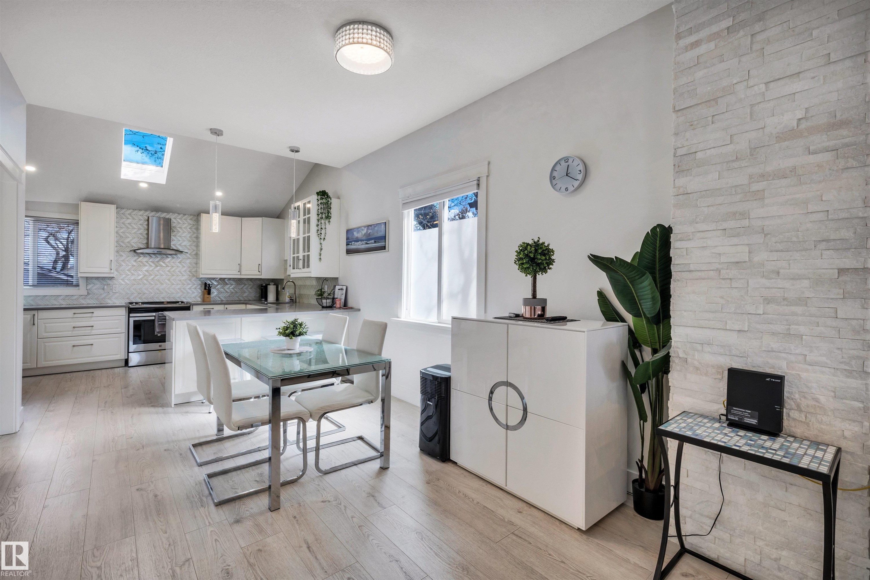 11531 97 Street, Edmonton, AB - Indoor