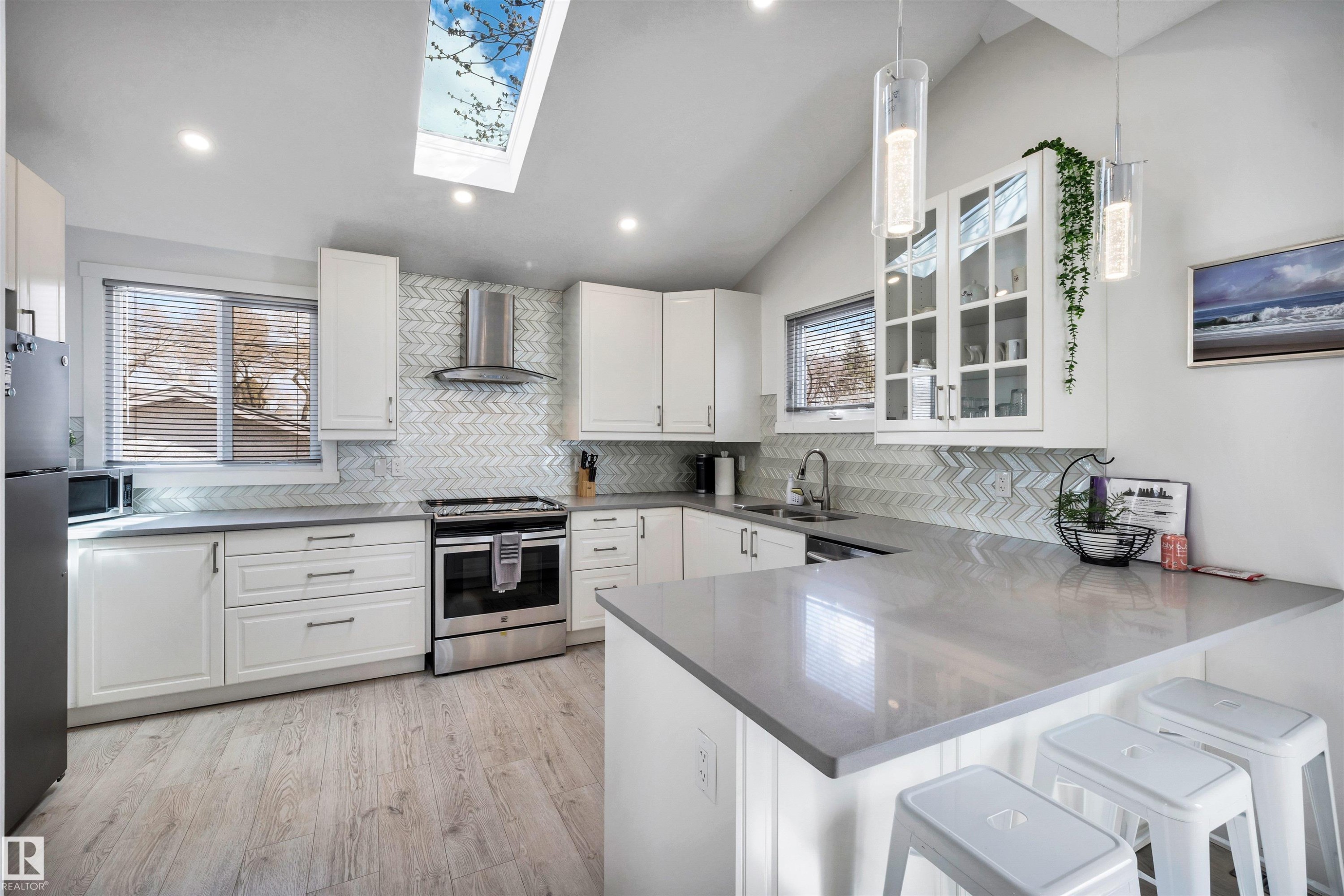 11531 97 Street, Edmonton, AB - Indoor Photo Showing Kitchen With Double Sink With Upgraded Kitchen