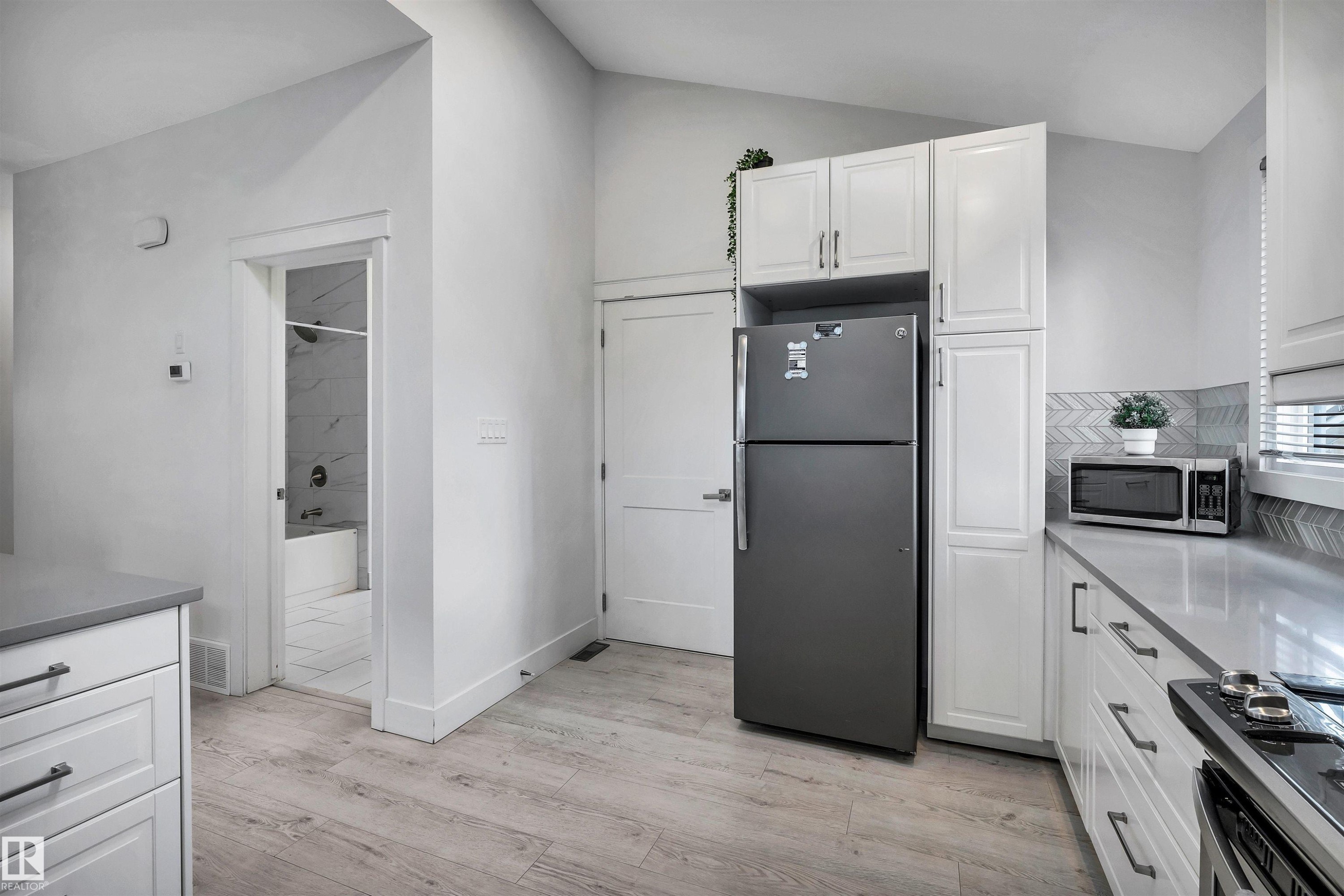 11531 97 Street, Edmonton, AB - Indoor Photo Showing Kitchen