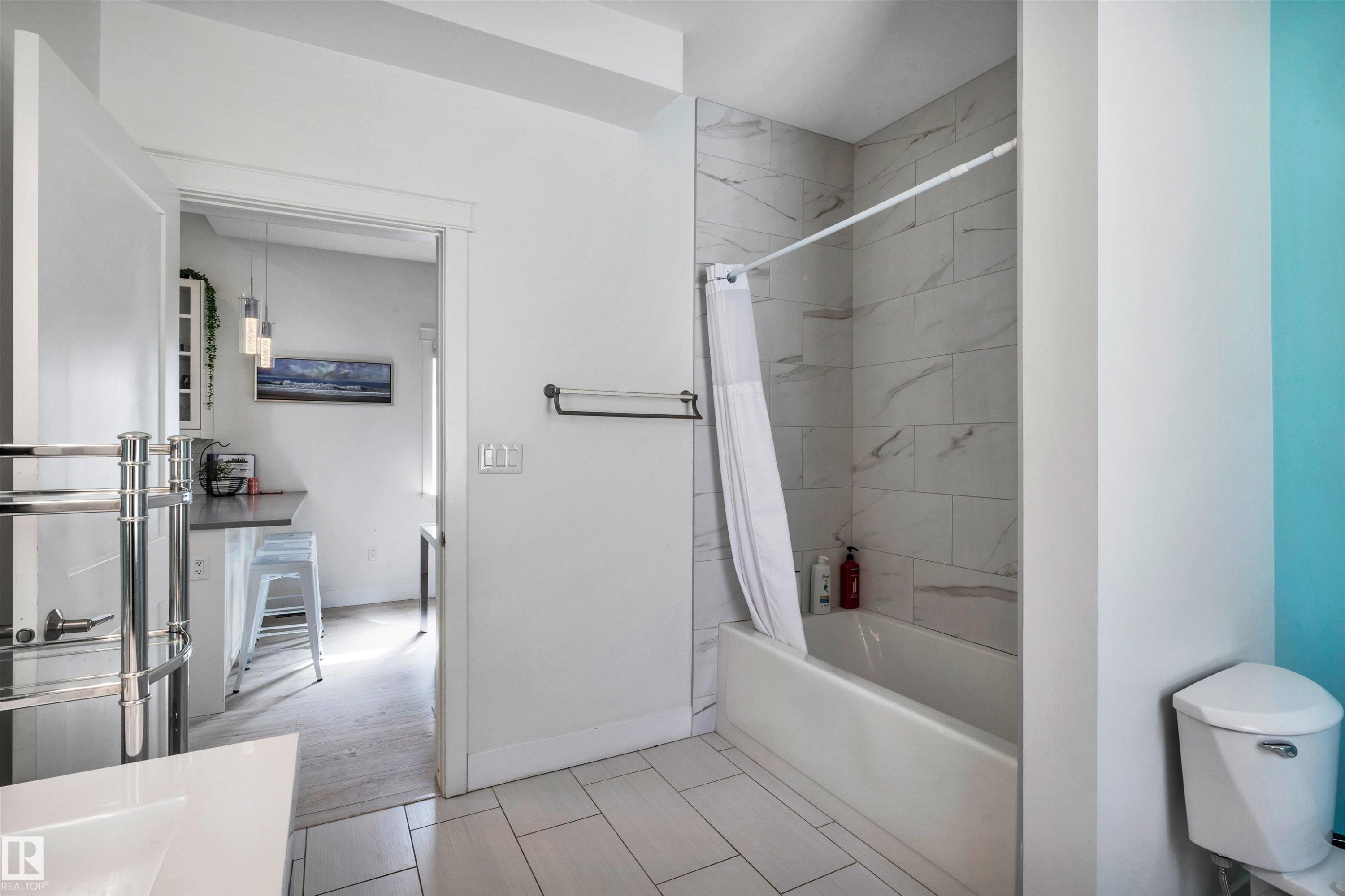 11531 97 Street, Edmonton, AB - Indoor Photo Showing Bathroom