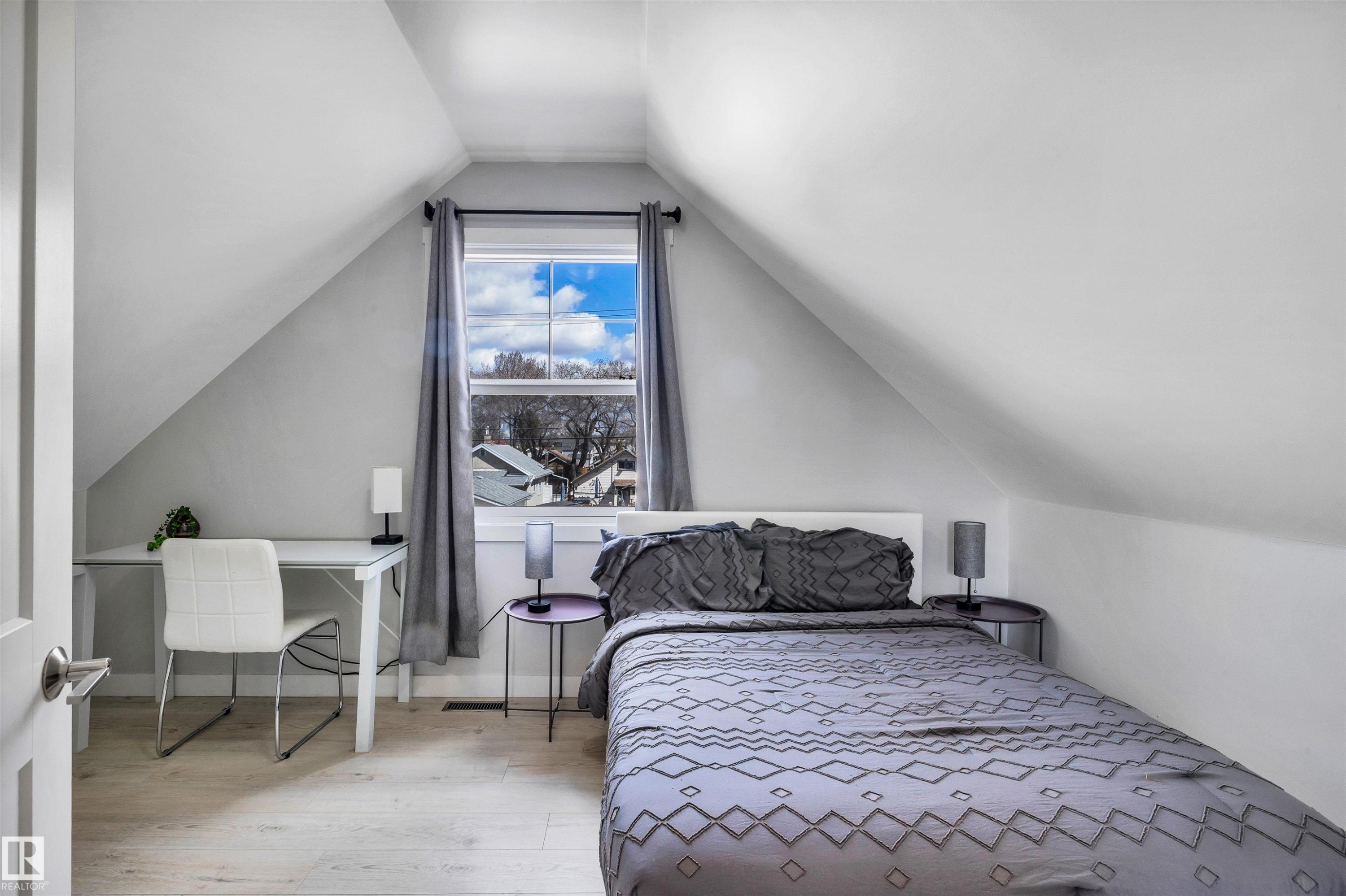 11531 97 Street, Edmonton, AB - Indoor Photo Showing Bedroom