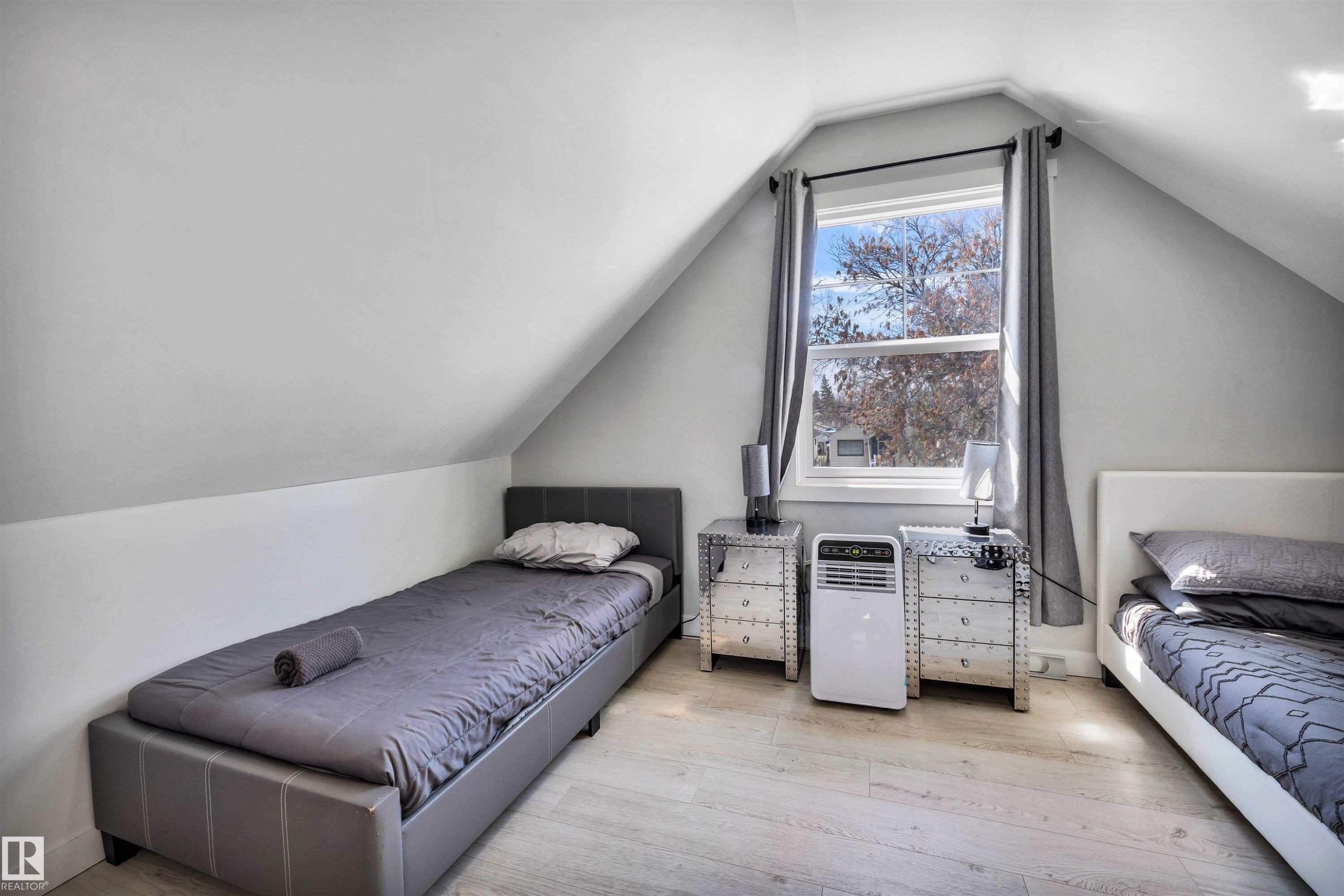 11531 97 Street, Edmonton, AB - Indoor Photo Showing Bedroom