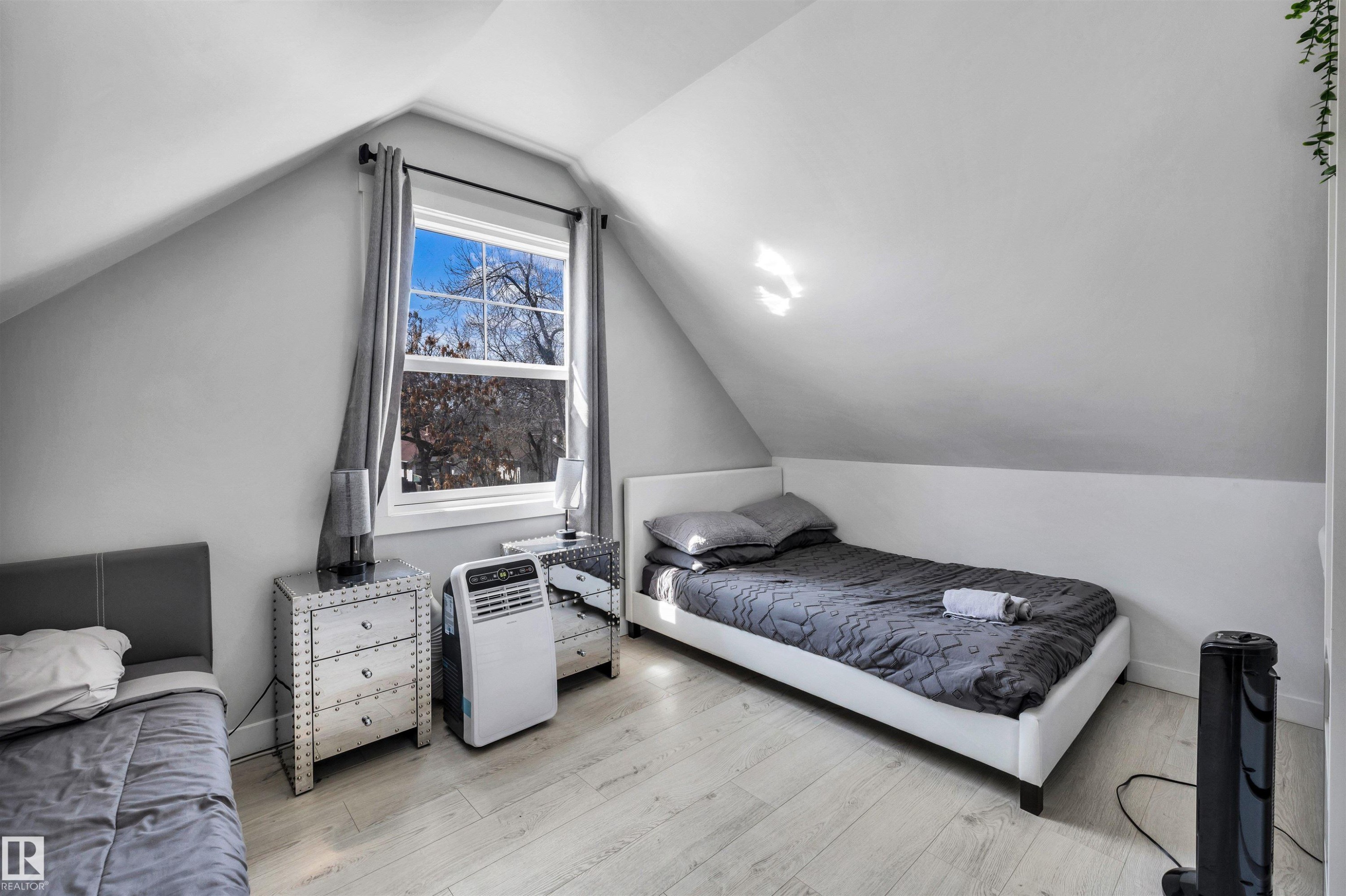 11531 97 Street, Edmonton, AB - Indoor Photo Showing Bedroom