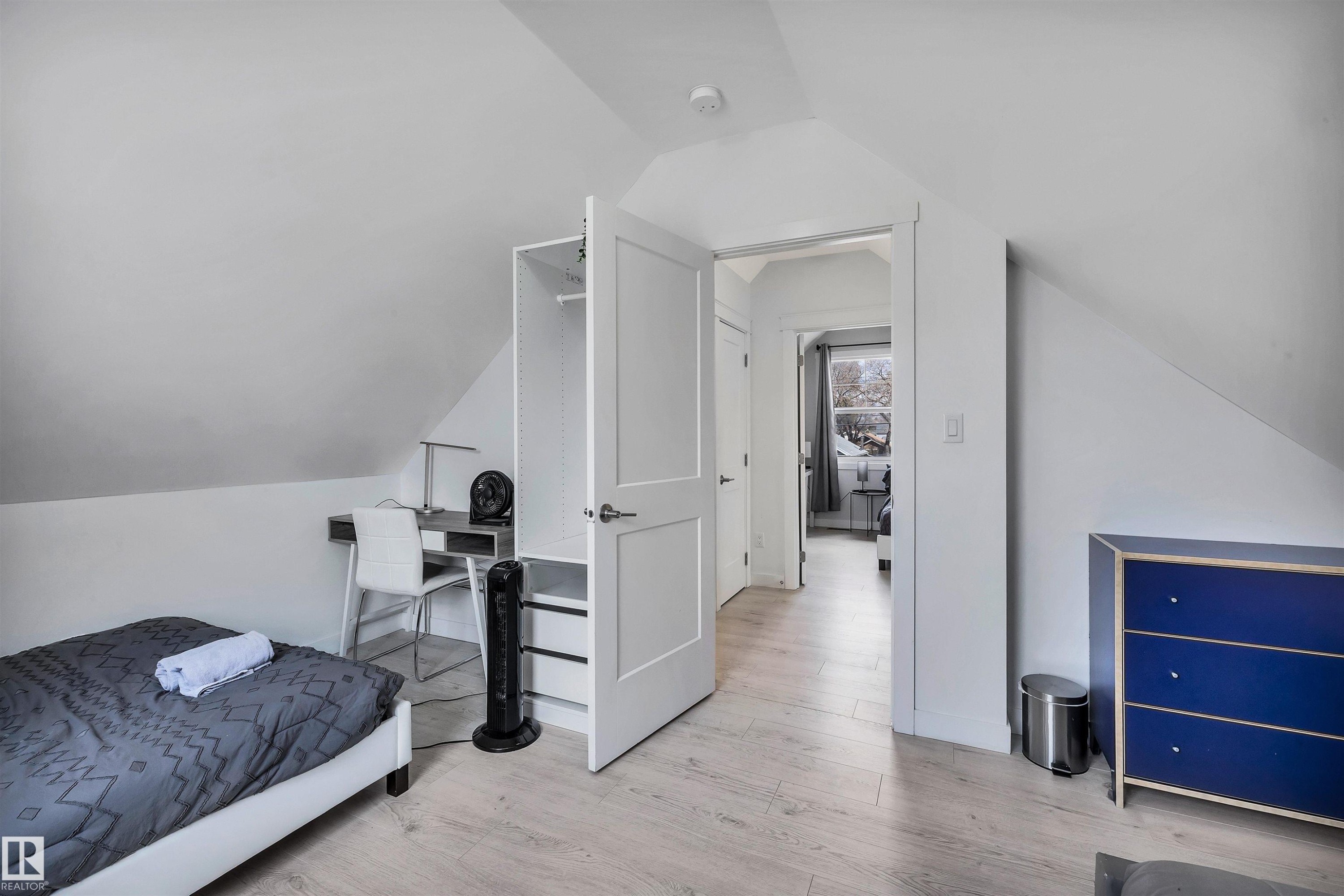 11531 97 Street, Edmonton, AB - Indoor Photo Showing Bedroom