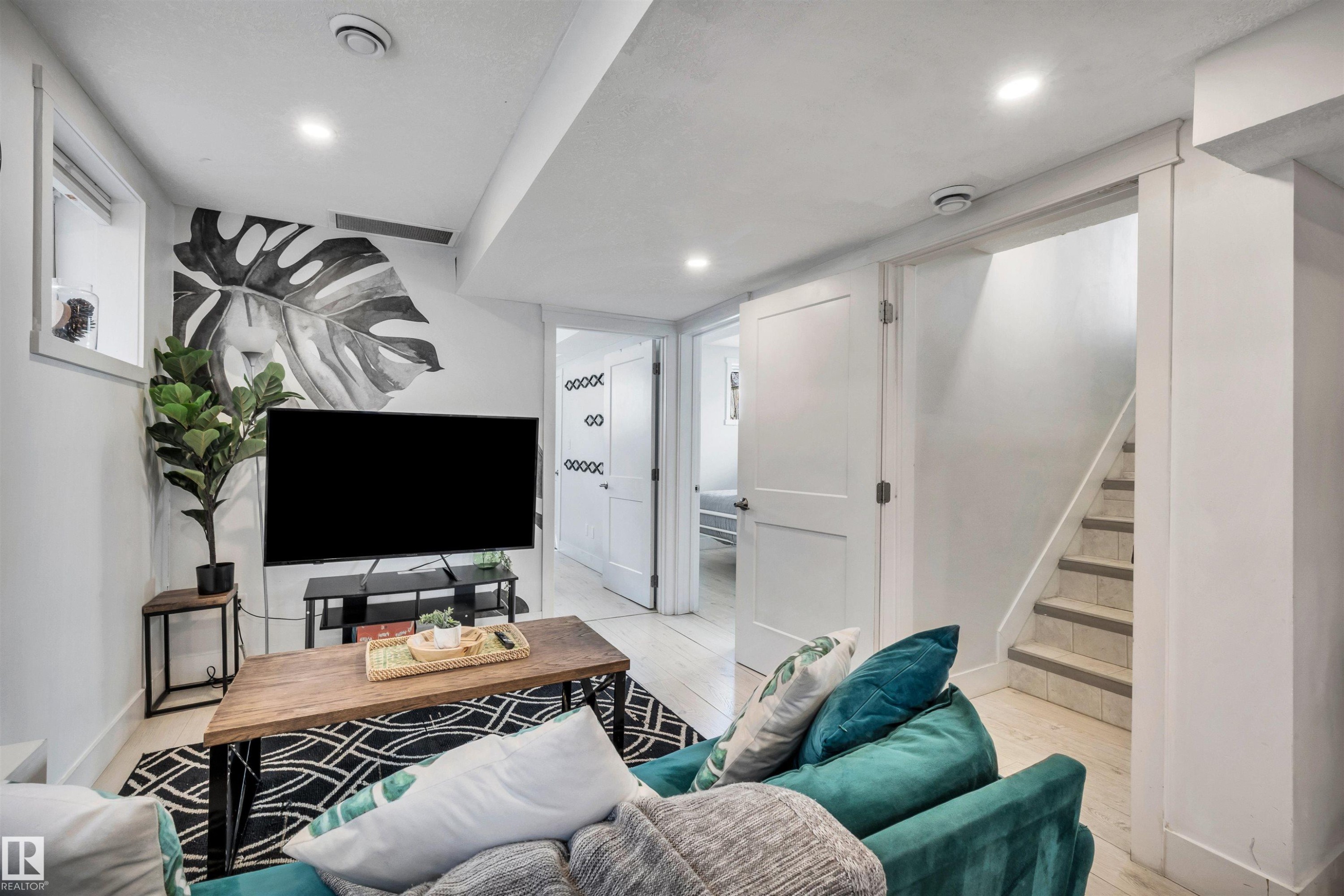 11531 97 Street, Edmonton, AB - Indoor
