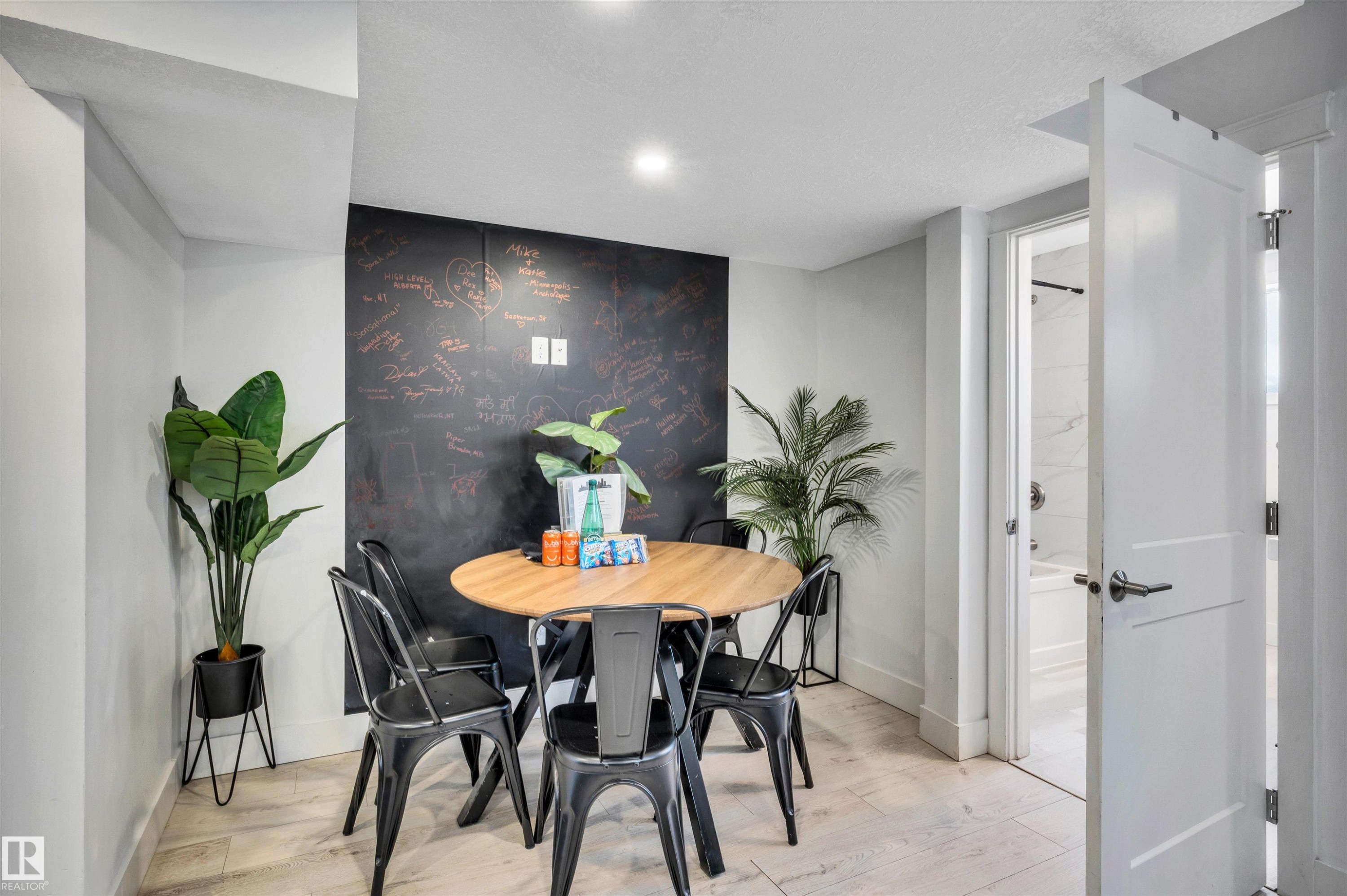 11531 97 Street, Edmonton, AB - Indoor Photo Showing Dining Room