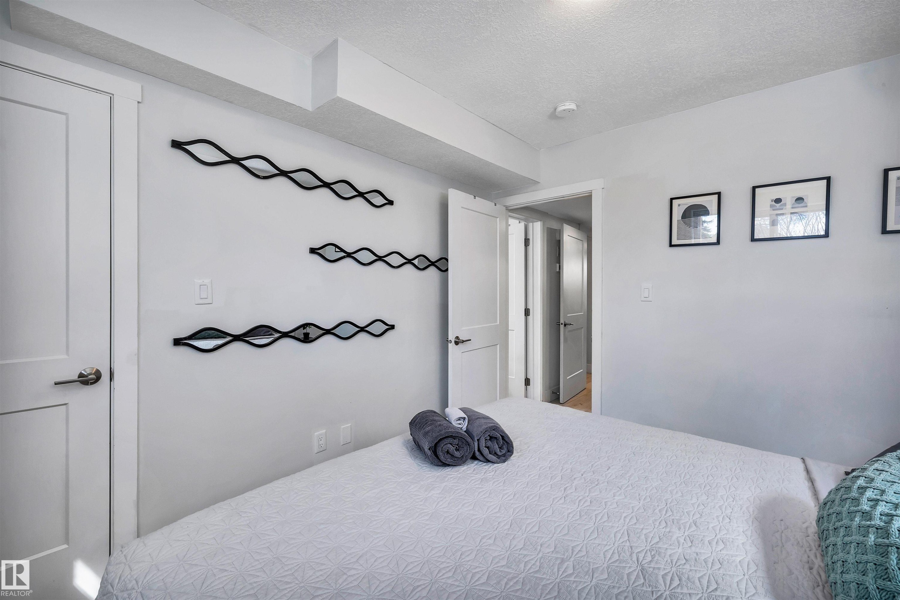 11531 97 Street, Edmonton, AB - Indoor Photo Showing Bedroom