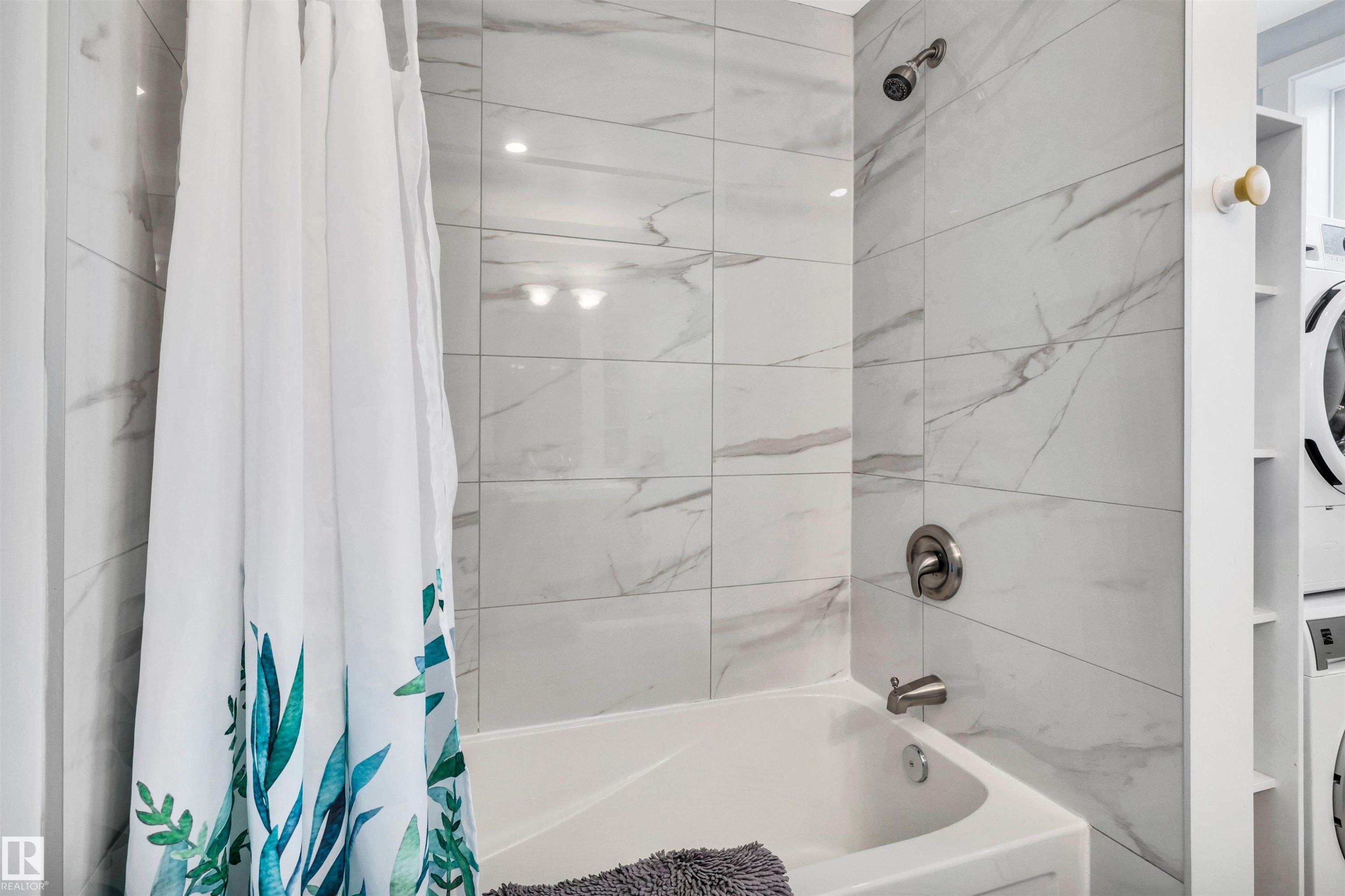 11531 97 Street, Edmonton, AB - Indoor Photo Showing Bathroom