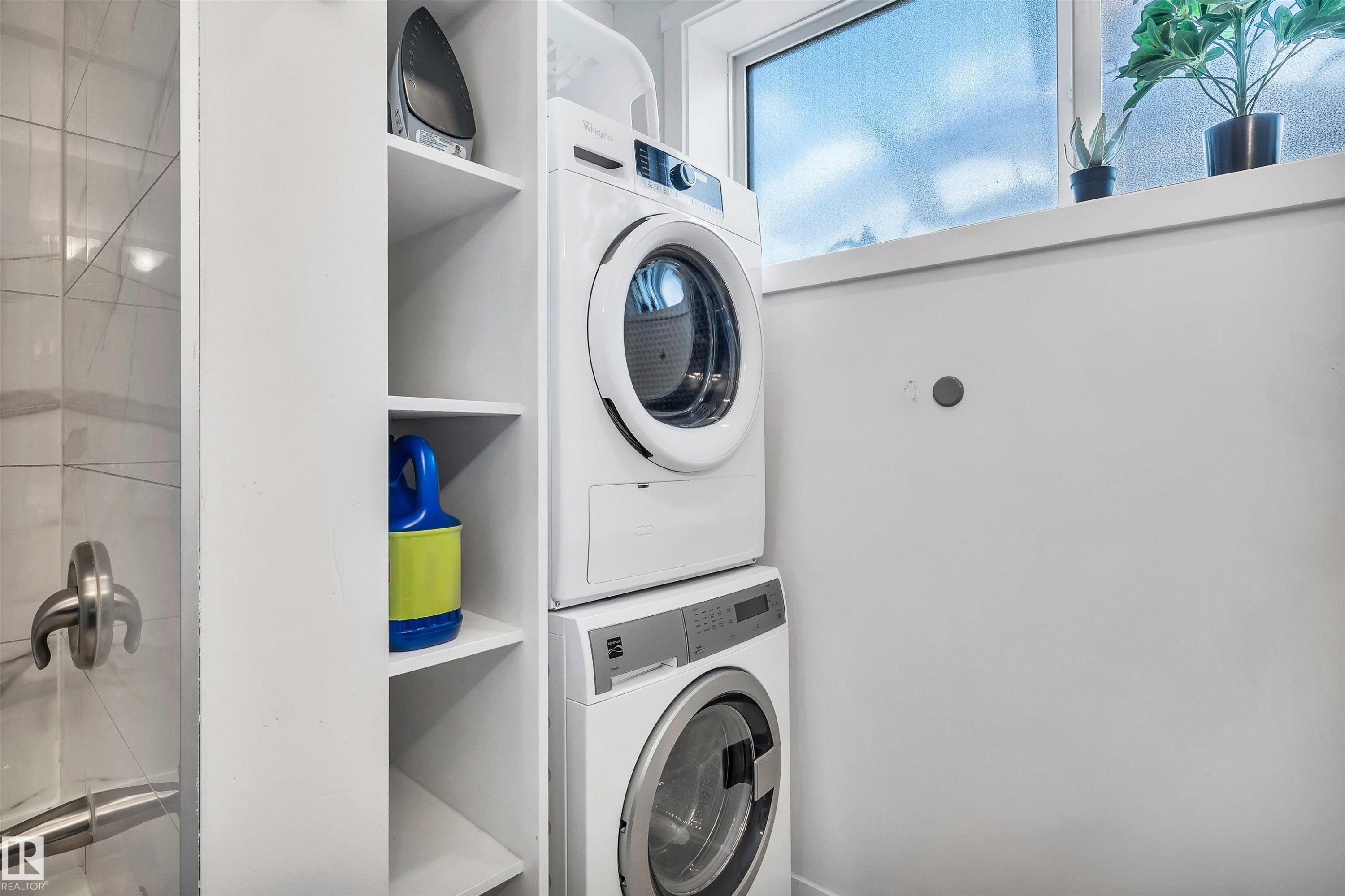 11531 97 Street, Edmonton, AB - Indoor Photo Showing Laundry Room