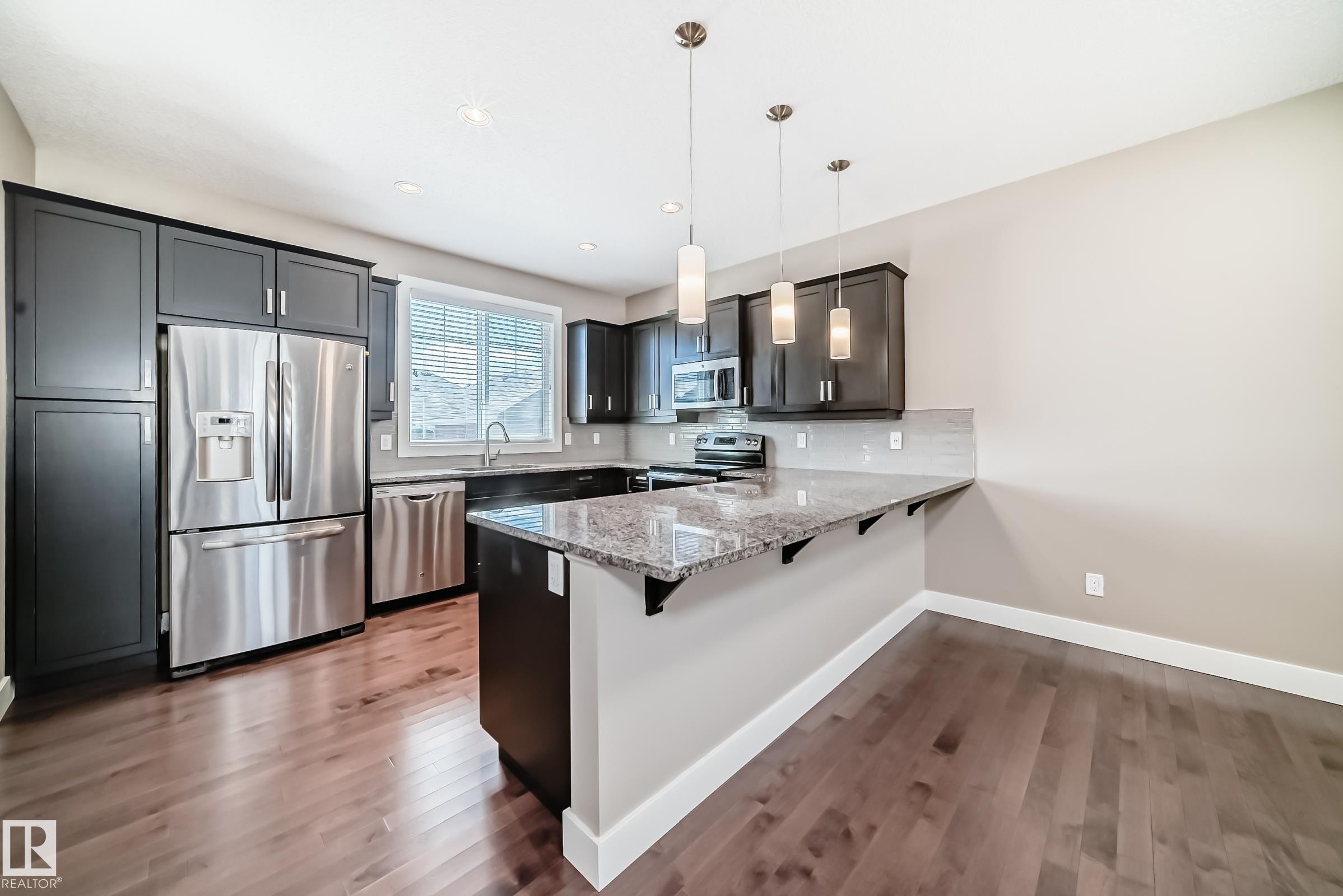 7293 Morgan Road, Edmonton, AB - Indoor Photo Showing Kitchen With Stainless Steel Kitchen With Upgraded Kitchen