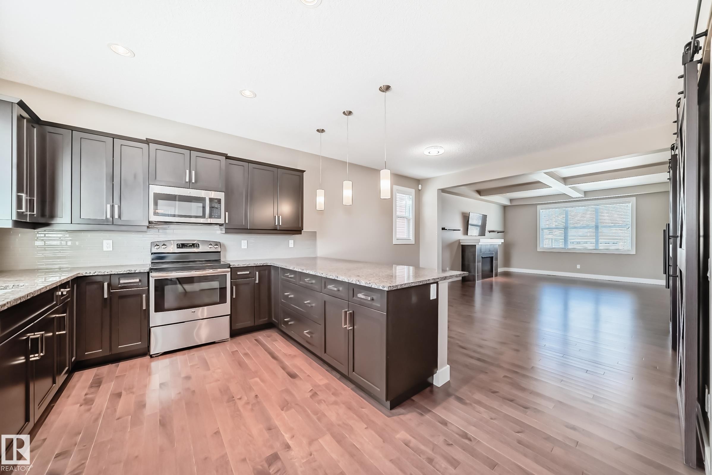 7293 Morgan Road, Edmonton, AB - Indoor Photo Showing Kitchen With Stainless Steel Kitchen With Upgraded Kitchen