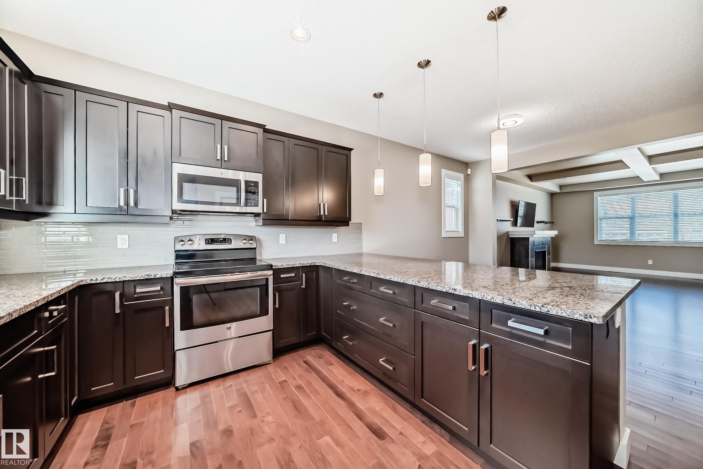 7293 Morgan Road, Edmonton, AB - Indoor Photo Showing Kitchen With Stainless Steel Kitchen With Upgraded Kitchen