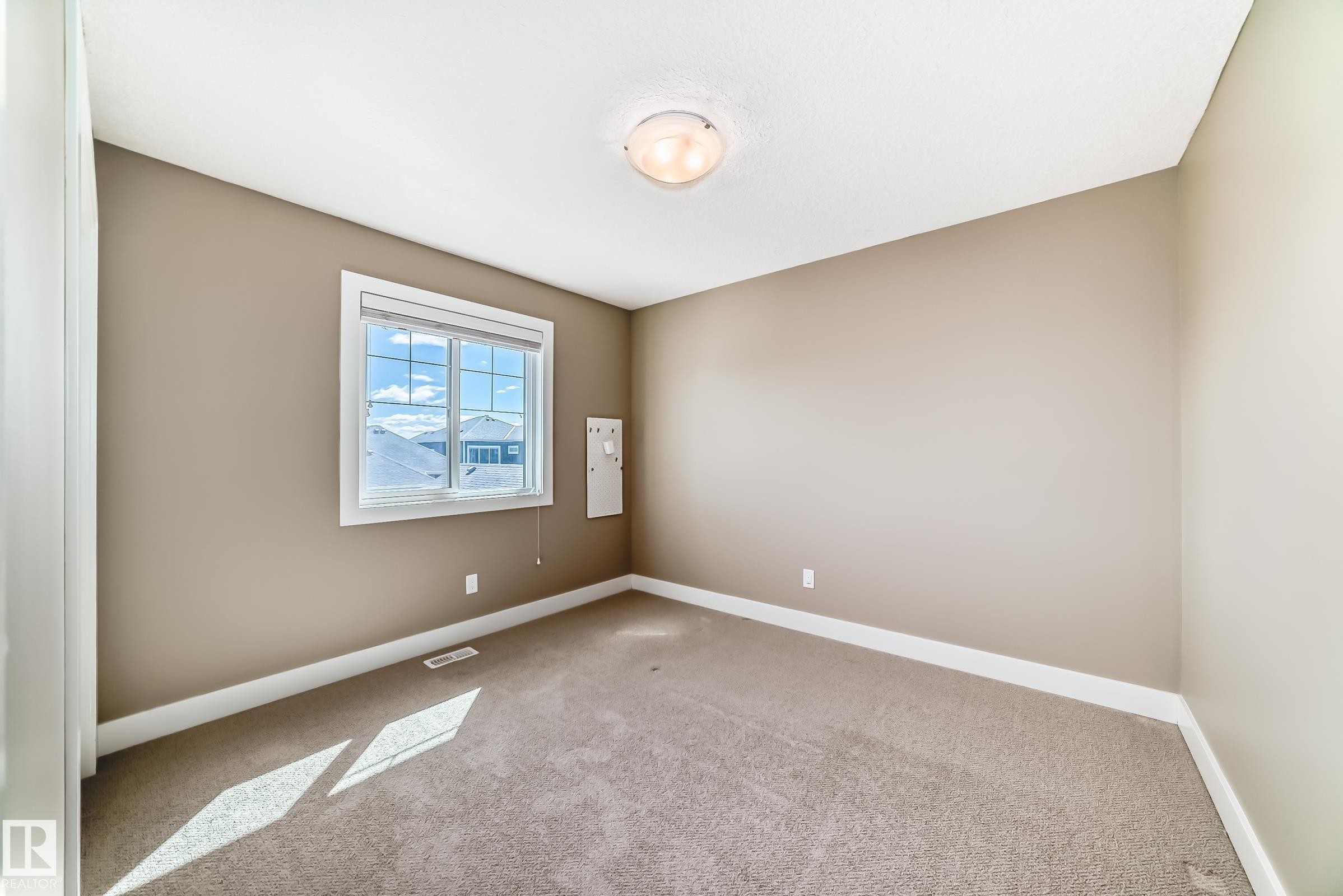 7293 Morgan Road, Edmonton, AB - Indoor Photo Showing Other Room