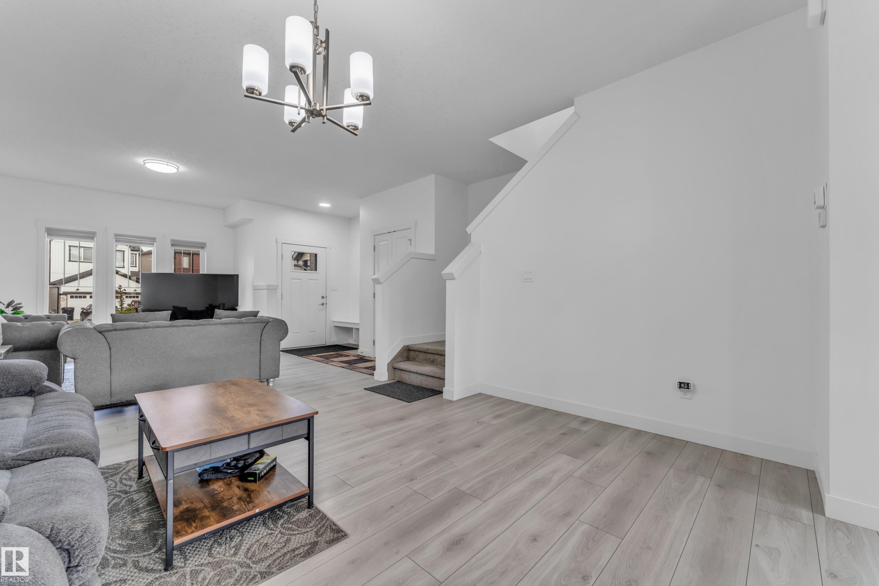 3016 4 Street, Edmonton, AB - Indoor Photo Showing Living Room