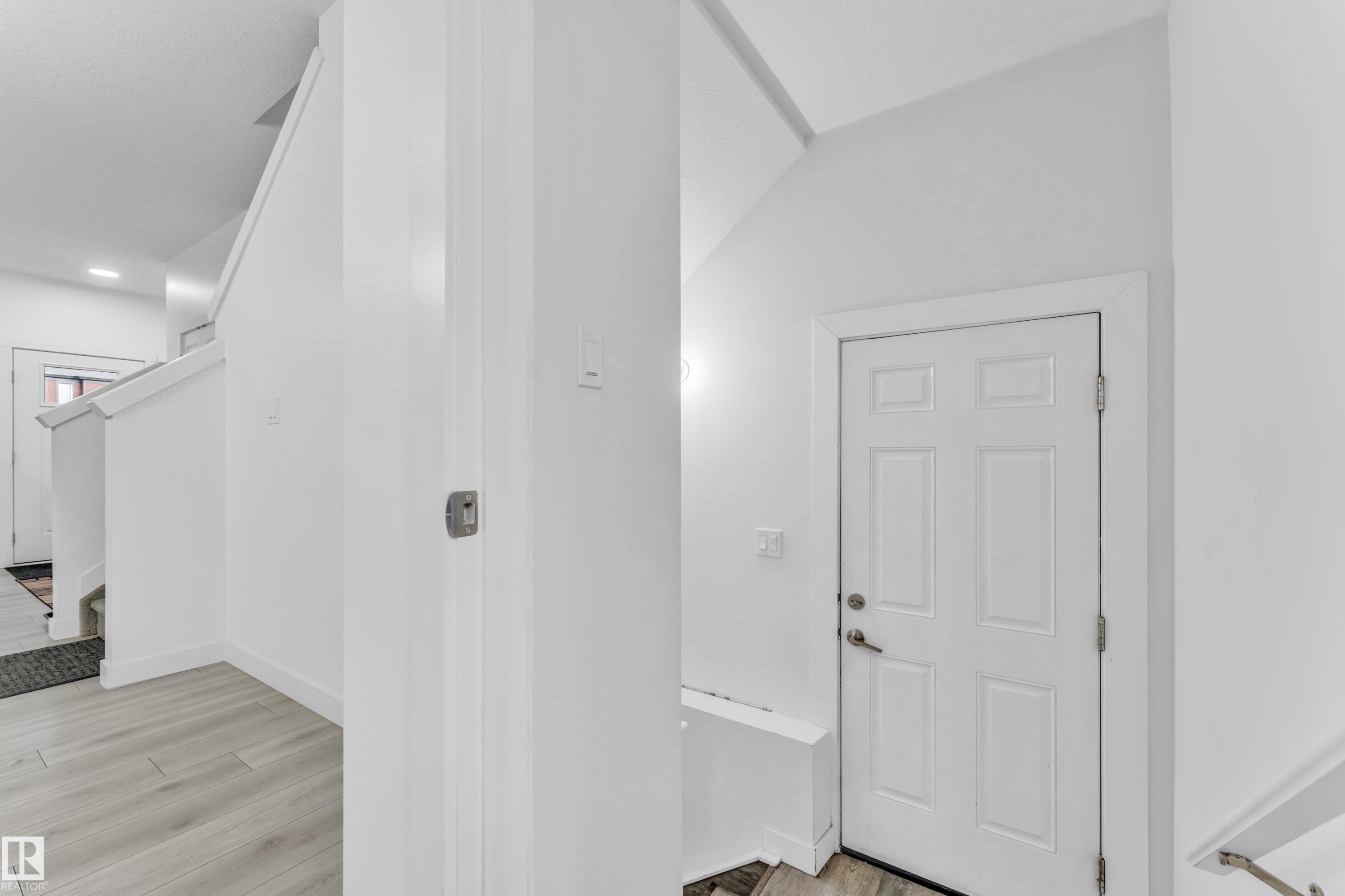 3016 4 Street, Edmonton, AB - Indoor Photo Showing Other Room