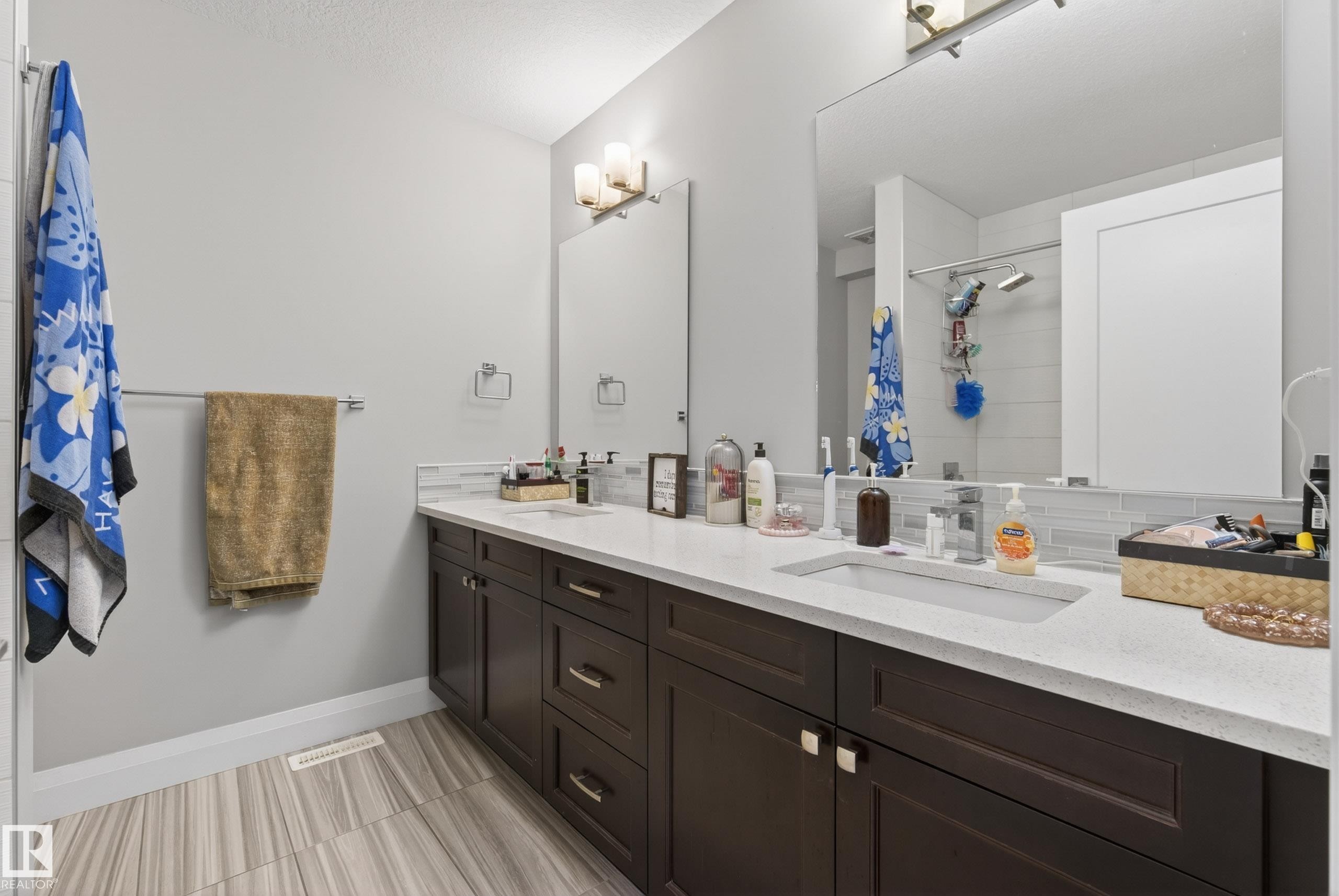 7008 97 Street, Edmonton, AB - Indoor Photo Showing Bathroom