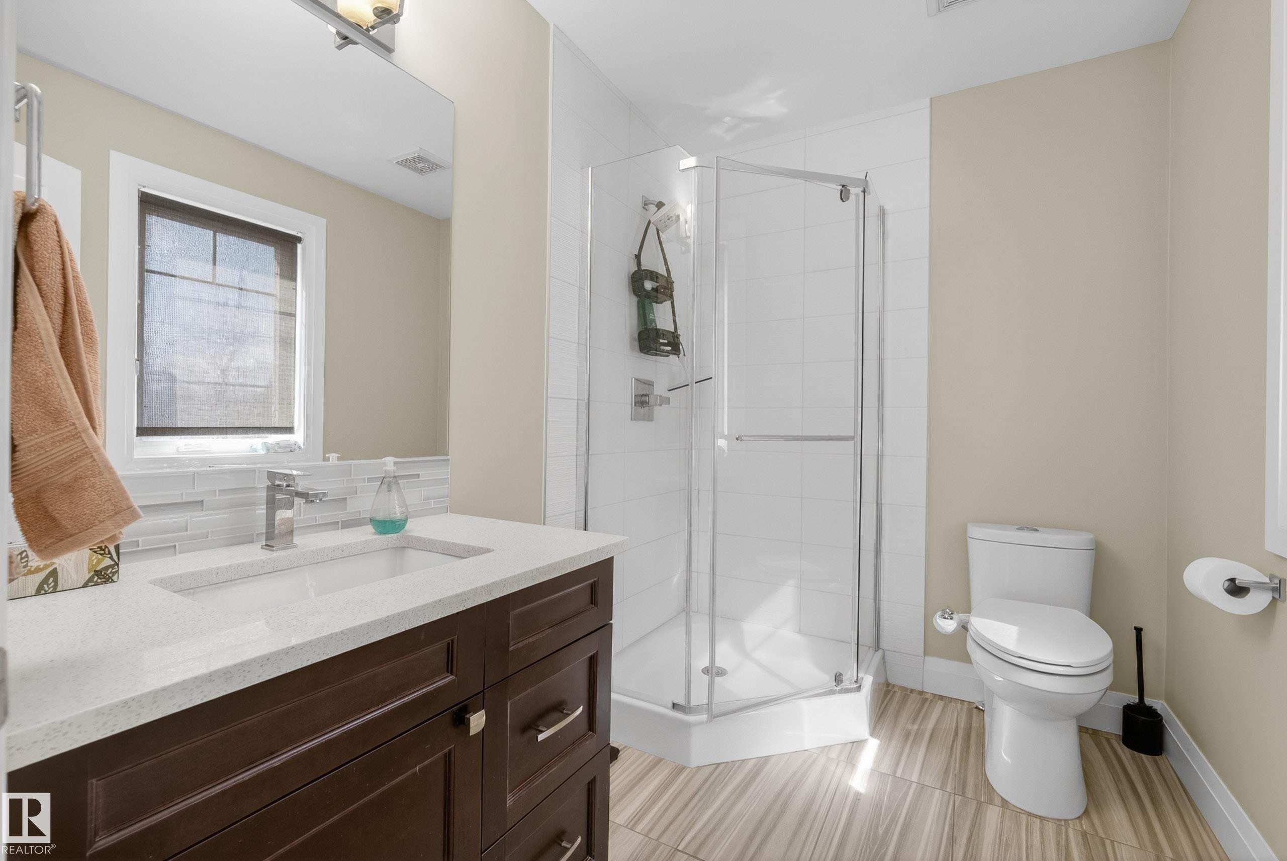 7008 97 Street, Edmonton, AB - Indoor Photo Showing Bathroom