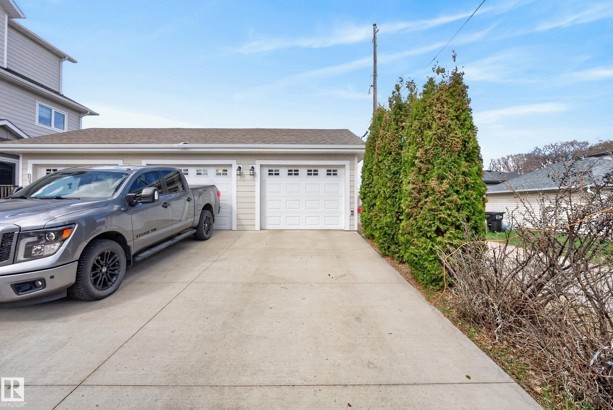 7008 97 Street, Edmonton, AB - Outdoor