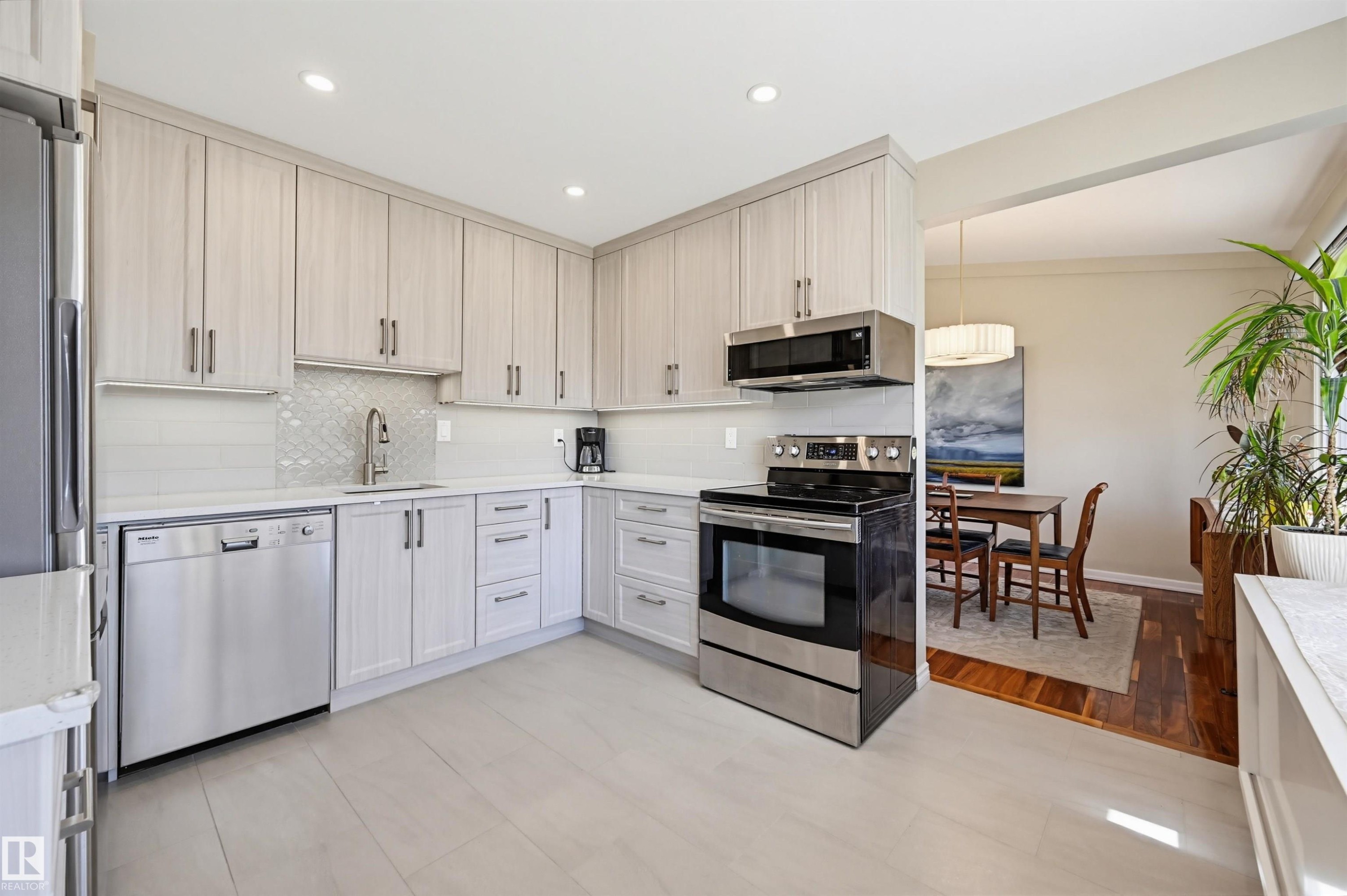 14521 85 Avenue, Edmonton, AB - Indoor Photo Showing Kitchen