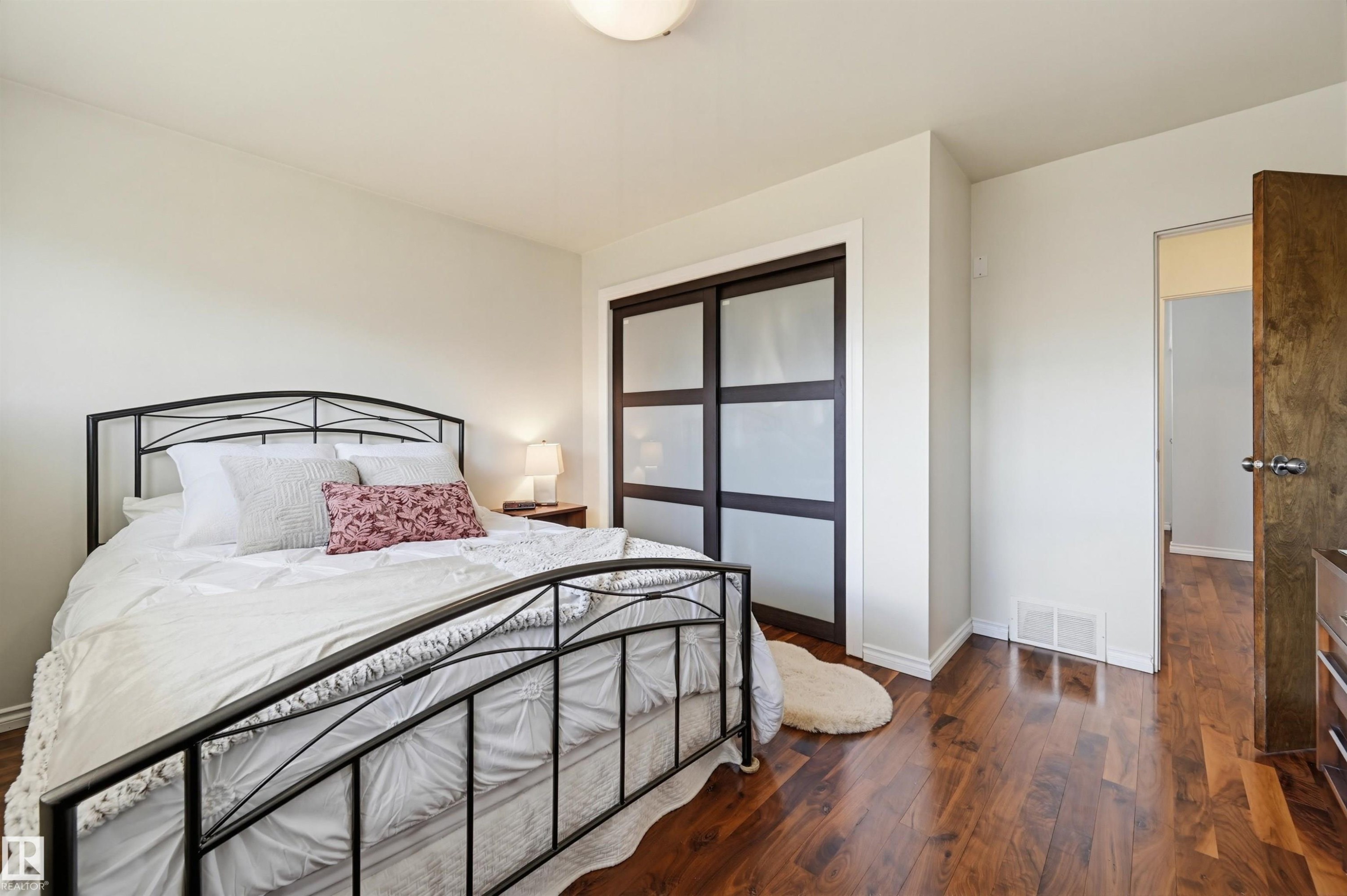 14521 85 Avenue, Edmonton, AB - Indoor Photo Showing Bedroom