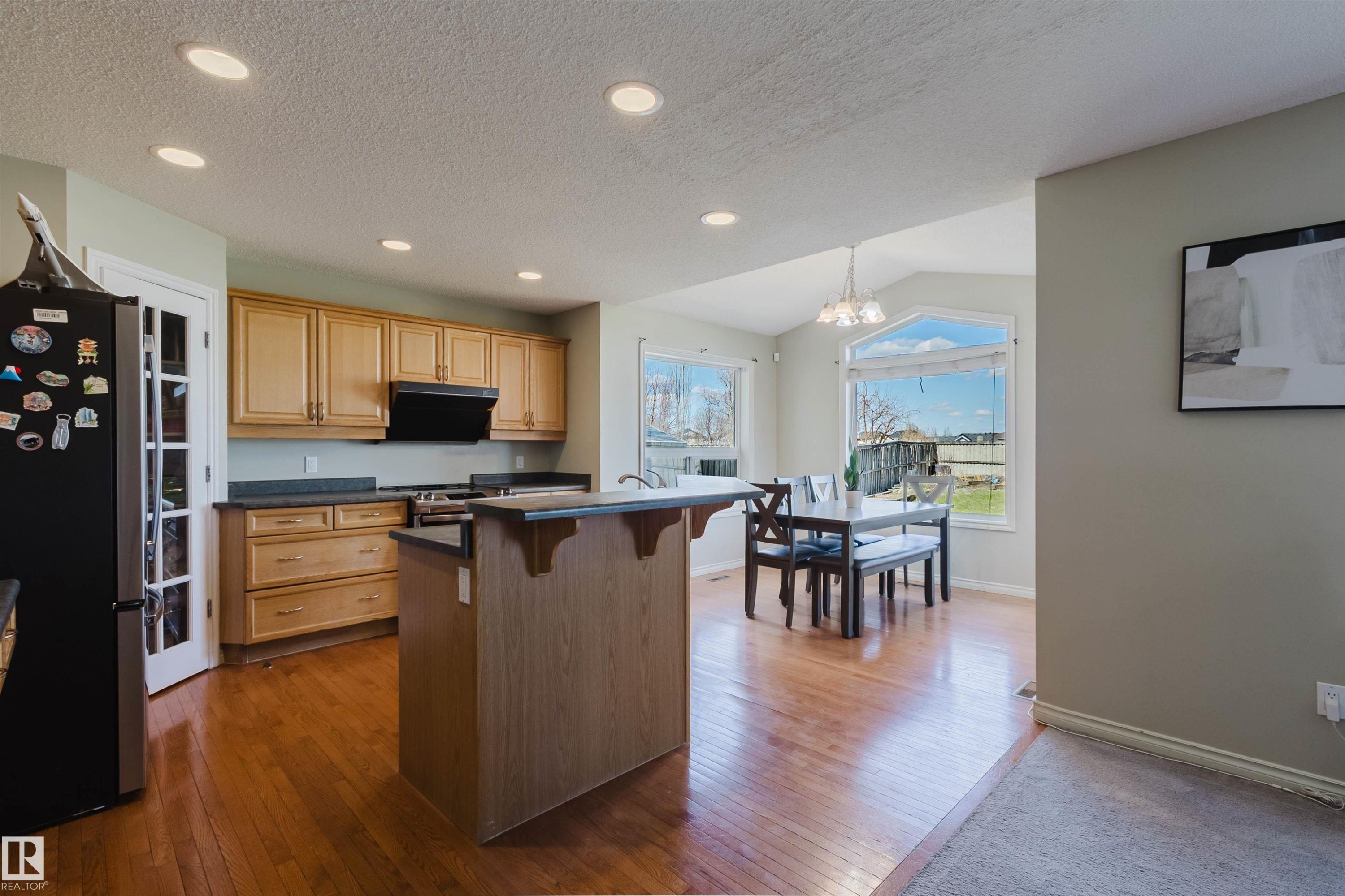 3534 Mclean Crescent, Edmonton, AB - Indoor Photo Showing Kitchen
