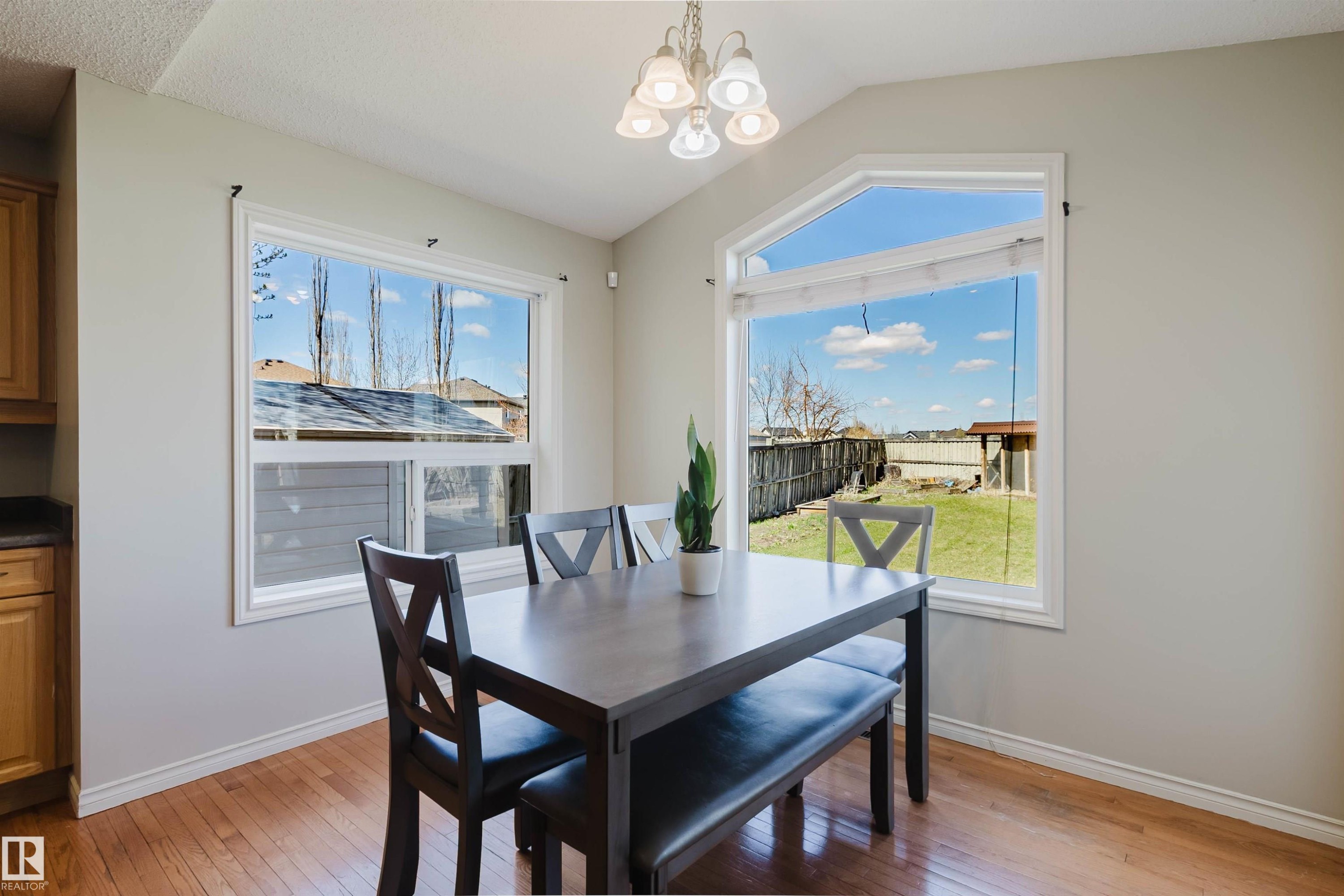 3534 Mclean Crescent, Edmonton, AB - Indoor Photo Showing Dining Room