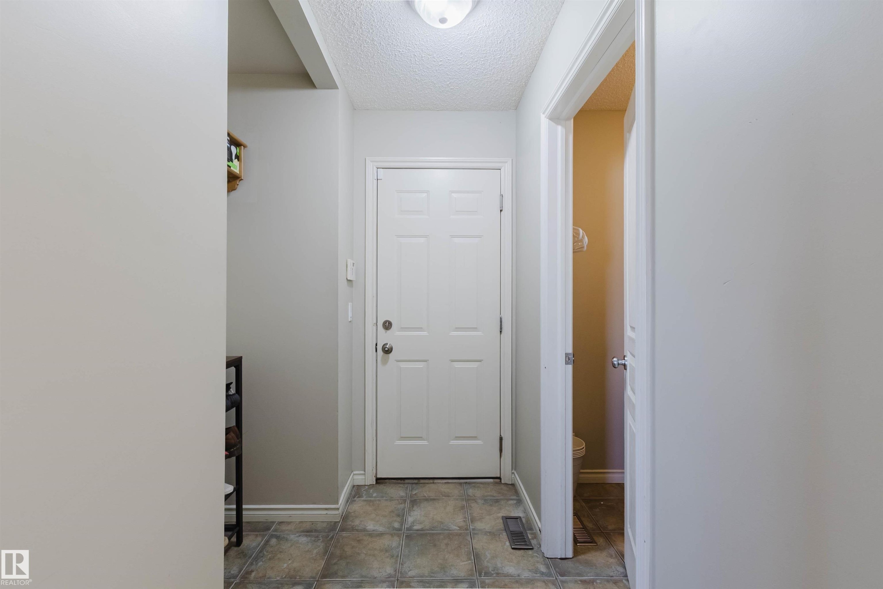 3534 Mclean Crescent, Edmonton, AB - Indoor Photo Showing Other Room