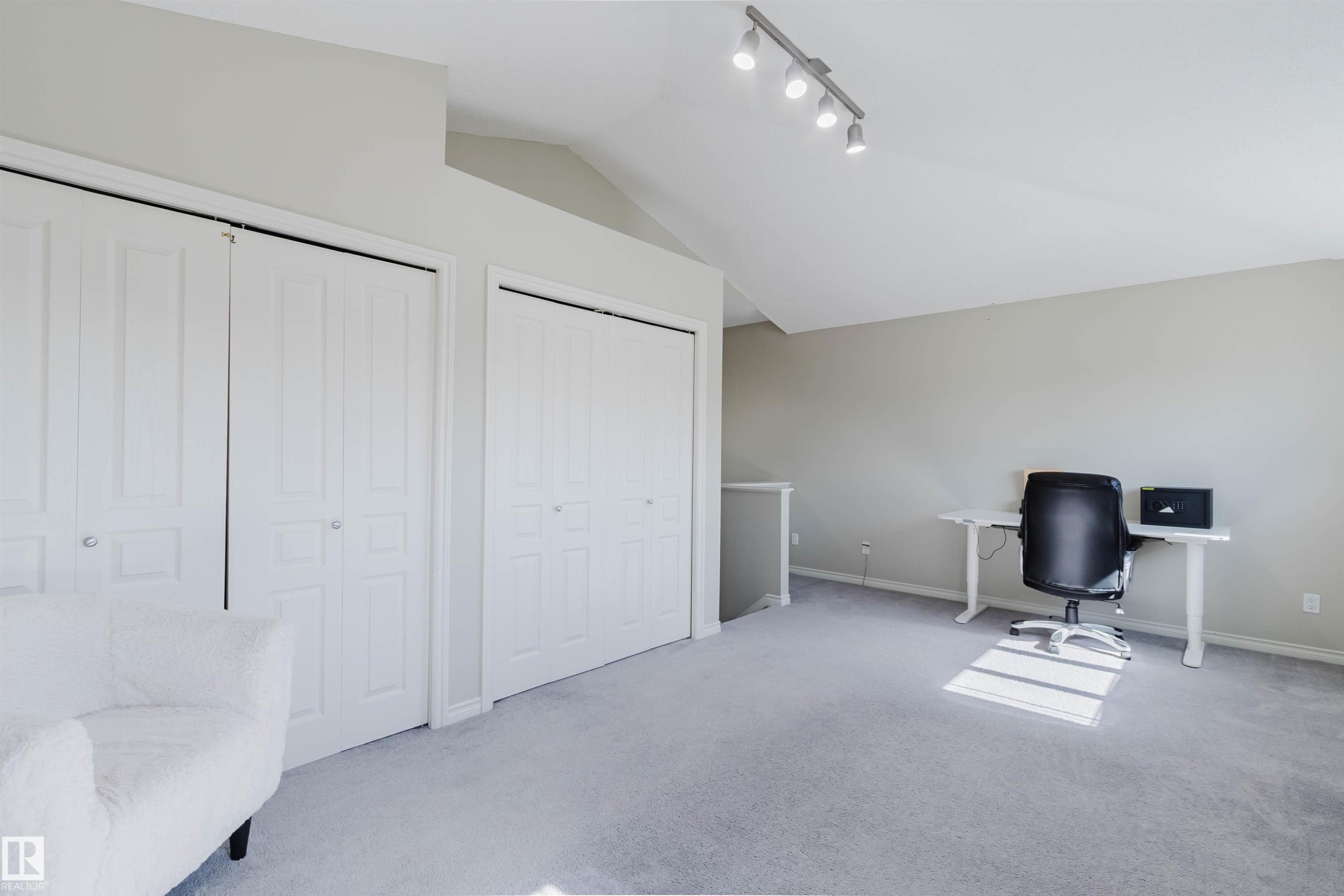 3534 Mclean Crescent, Edmonton, AB - Indoor