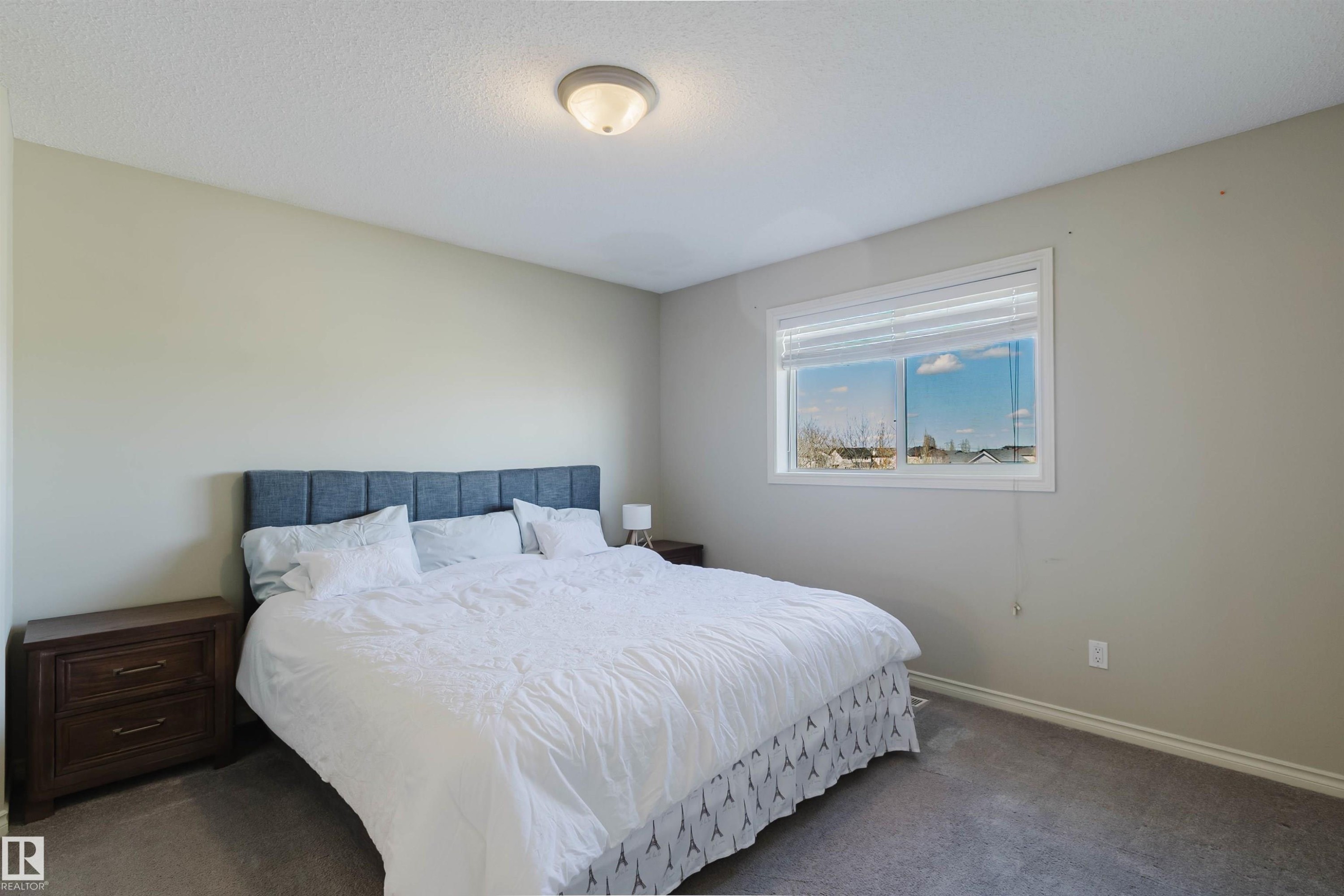 3534 Mclean Crescent, Edmonton, AB - Indoor Photo Showing Bedroom