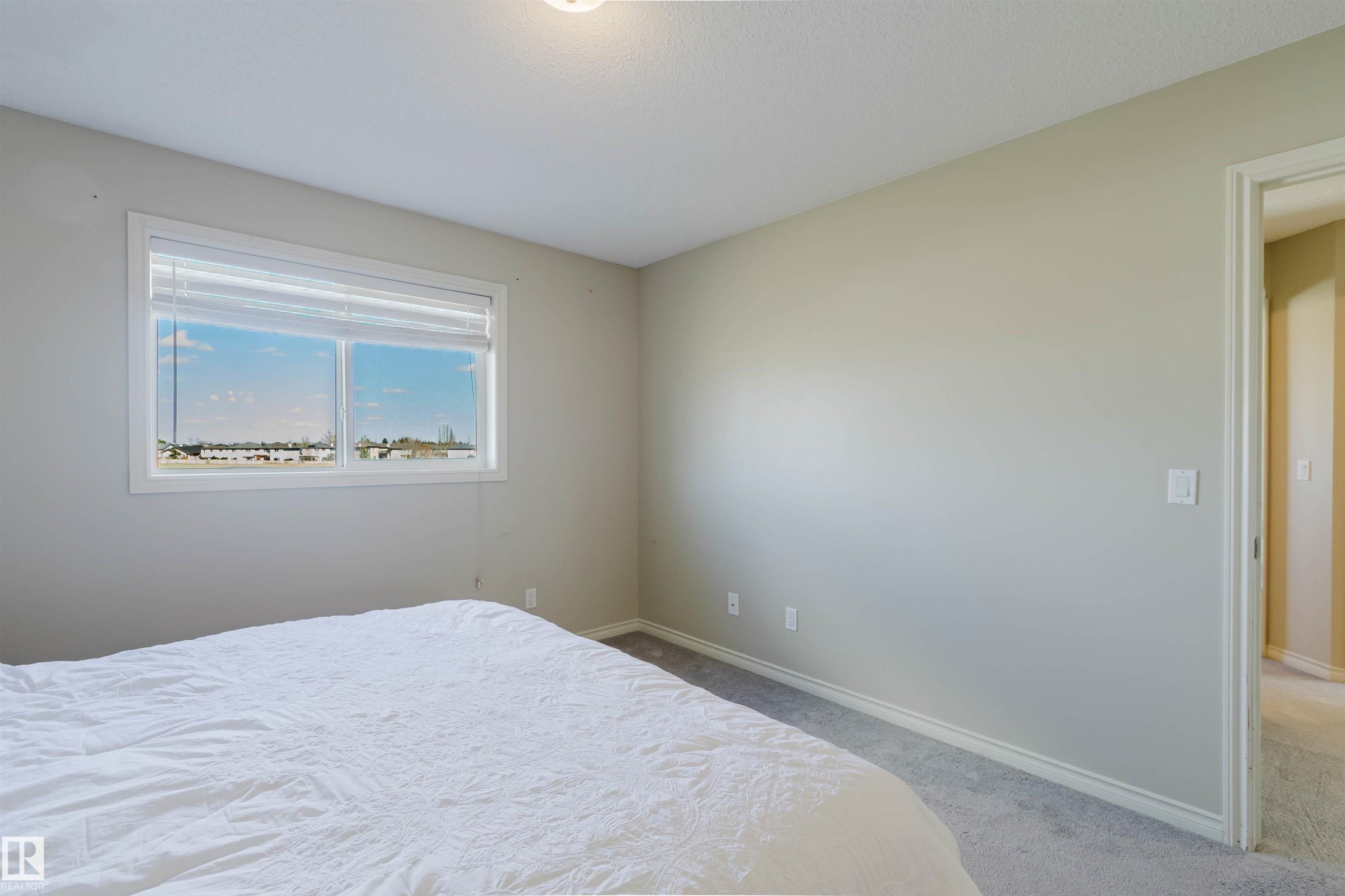 3534 Mclean Crescent, Edmonton, AB - Indoor Photo Showing Bedroom