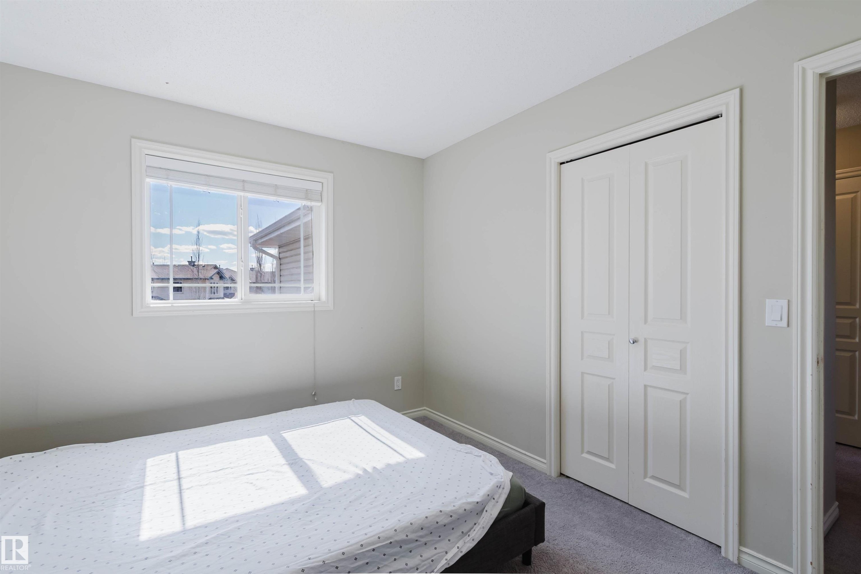 3534 Mclean Crescent, Edmonton, AB - Indoor Photo Showing Bedroom