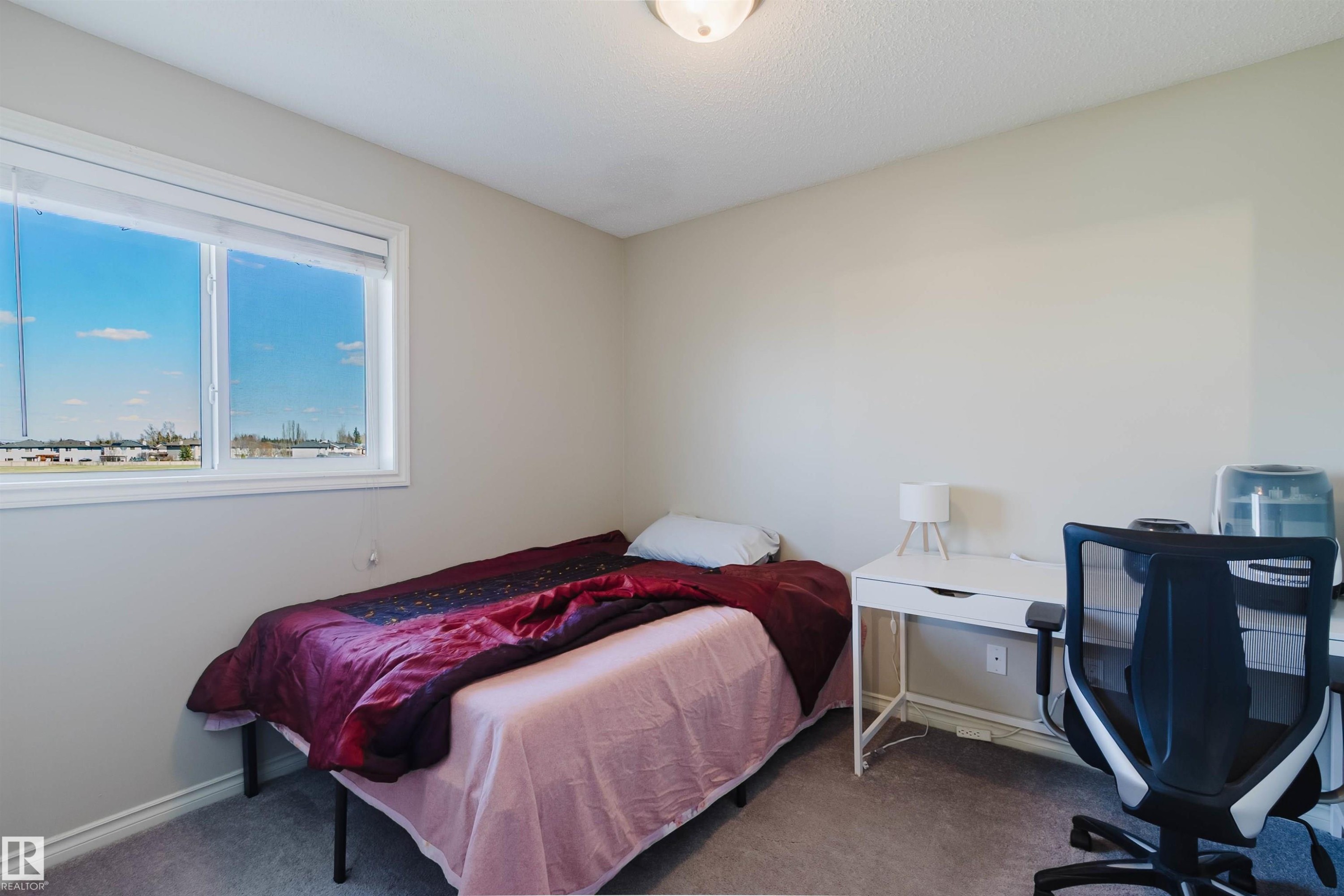 3534 Mclean Crescent, Edmonton, AB - Indoor Photo Showing Bedroom