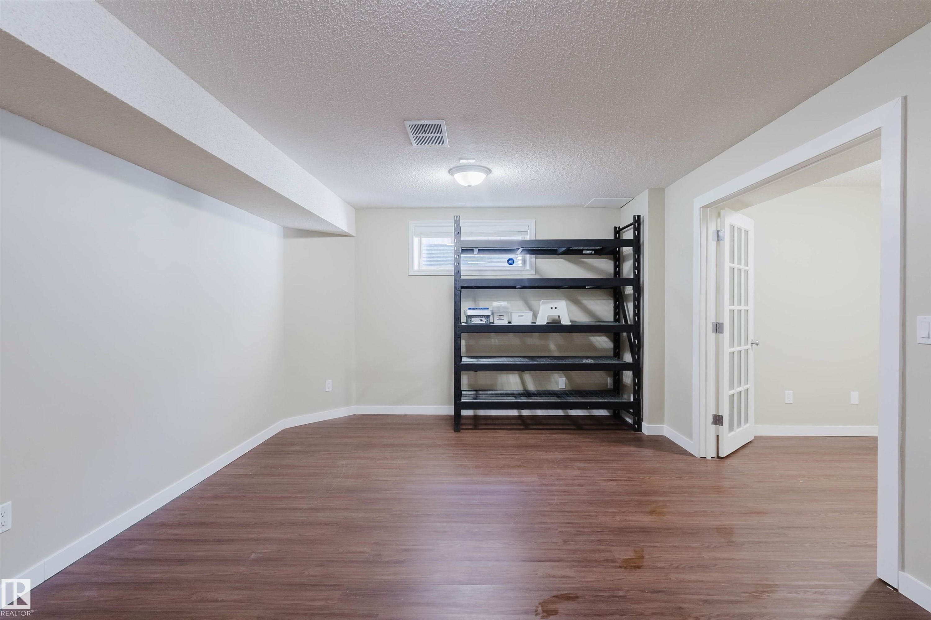 3534 Mclean Crescent, Edmonton, AB - Indoor Photo Showing Other Room