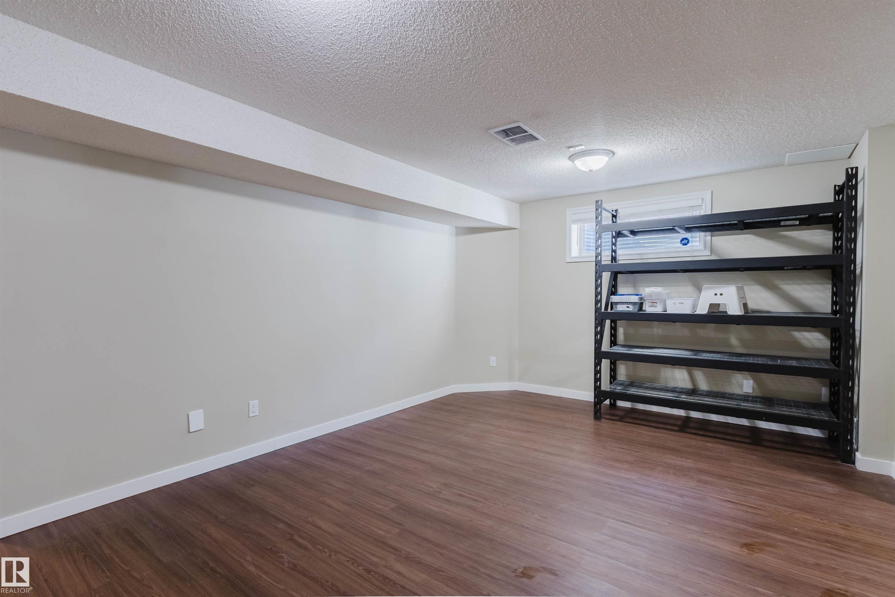 3534 Mclean Crescent, Edmonton, AB - Indoor Photo Showing Other Room