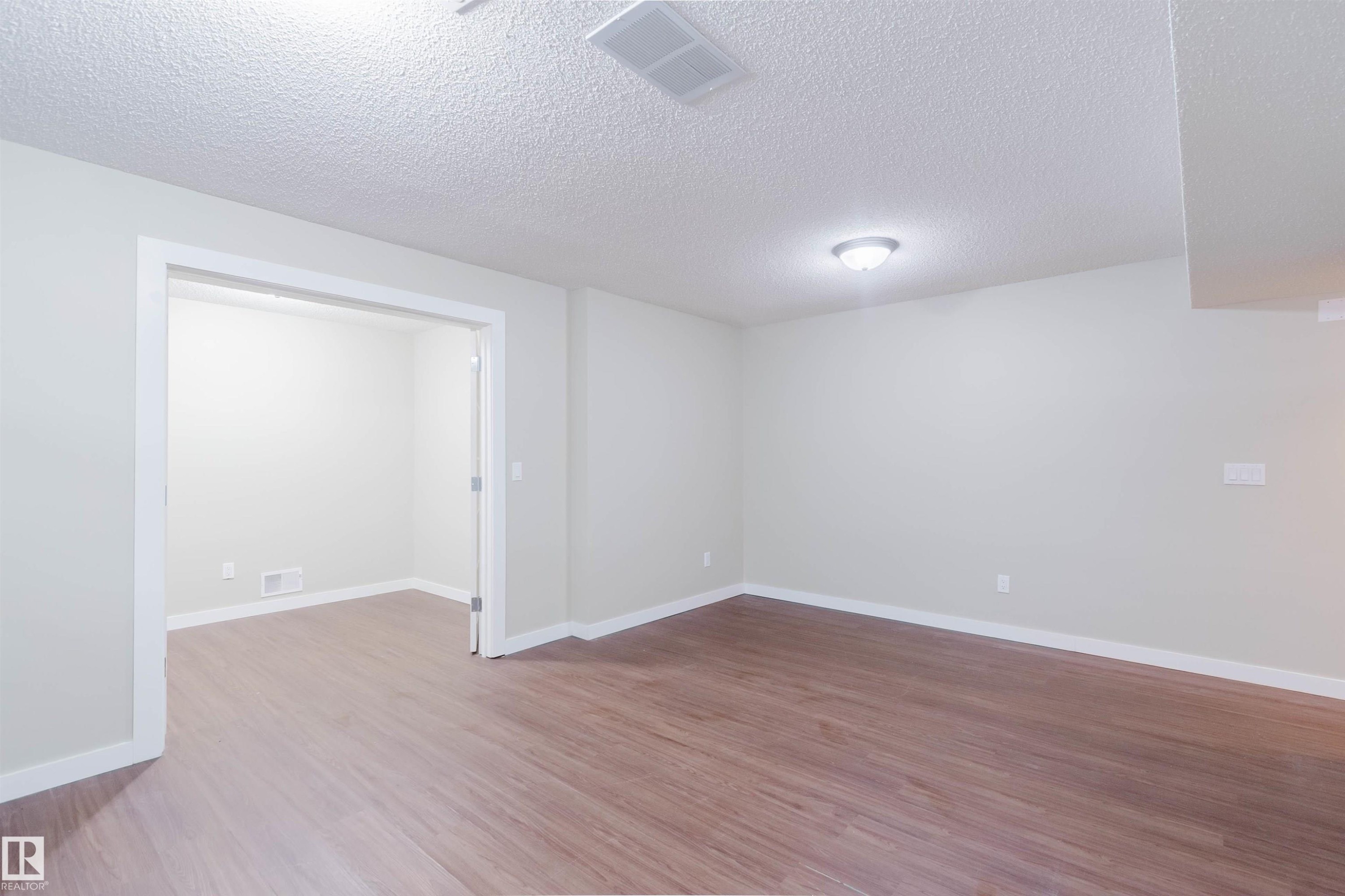 3534 Mclean Crescent, Edmonton, AB - Indoor Photo Showing Other Room