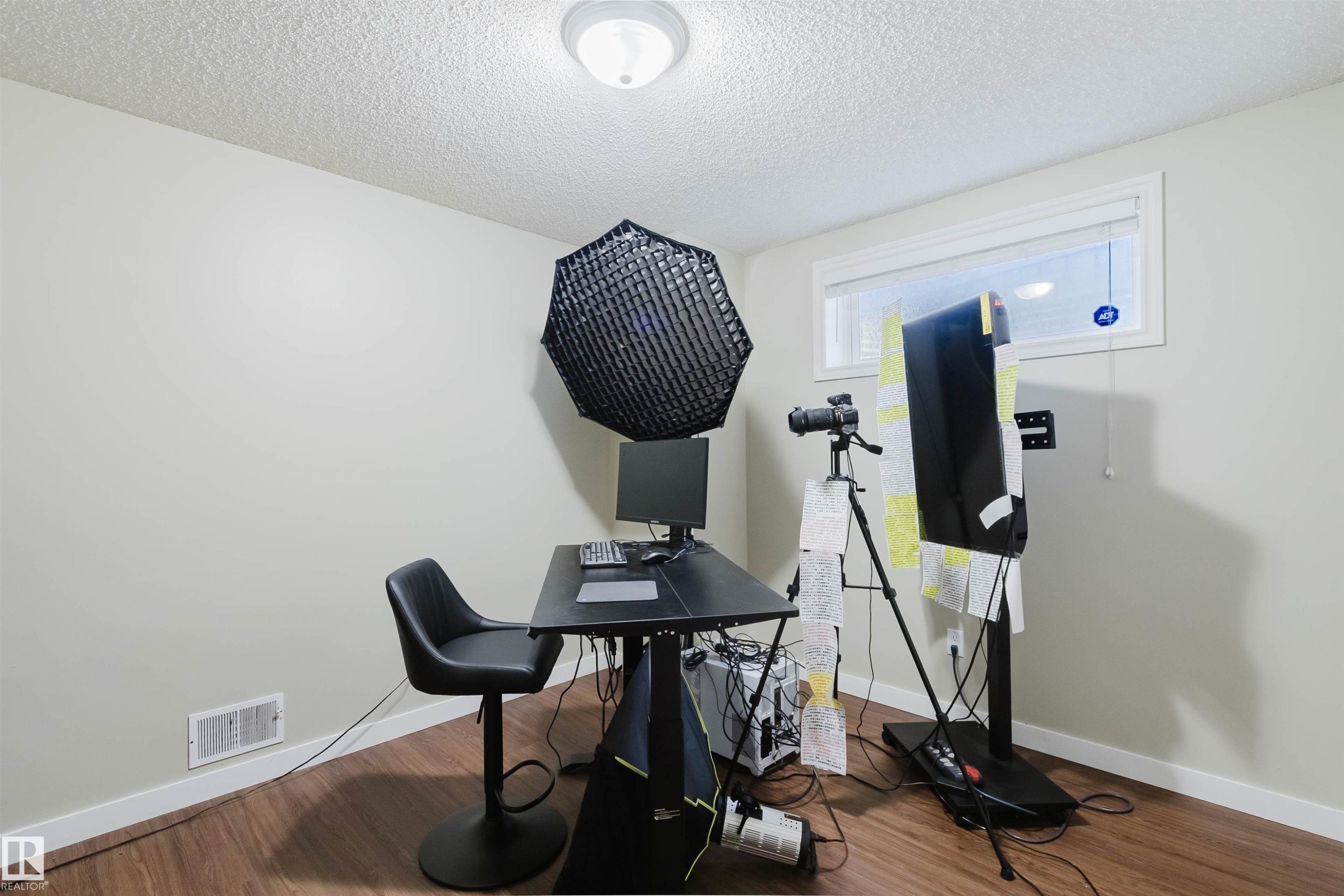 3534 Mclean Crescent, Edmonton, AB - Indoor