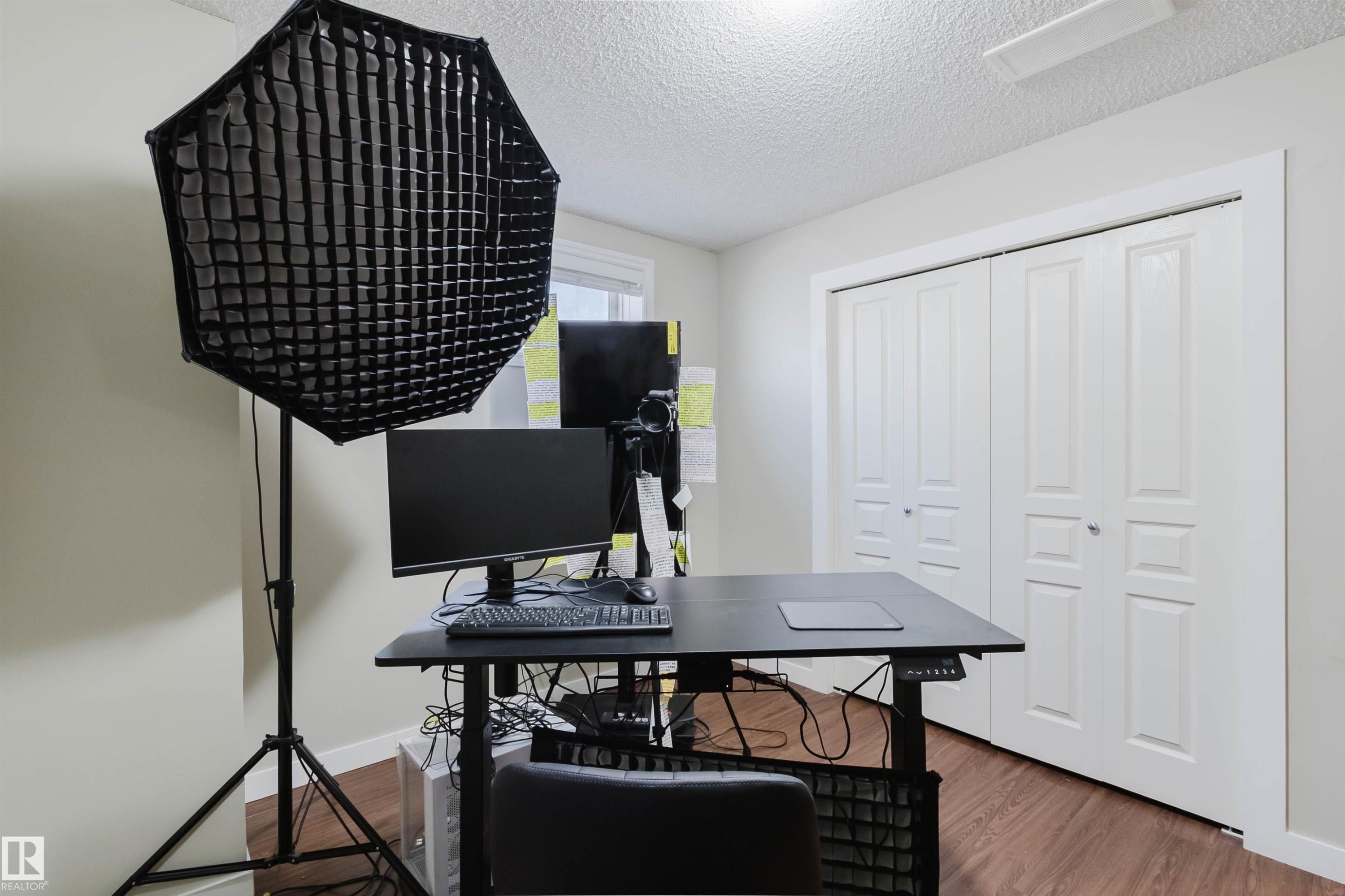 3534 Mclean Crescent, Edmonton, AB - Indoor