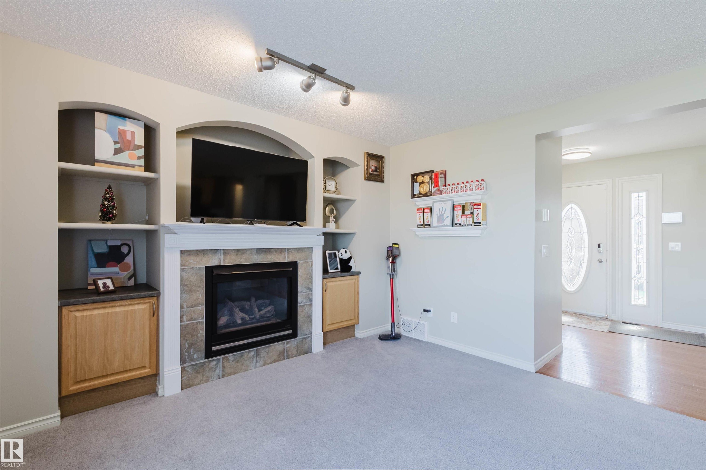 3534 Mclean Crescent, Edmonton, AB - Indoor Photo Showing Living Room With Fireplace