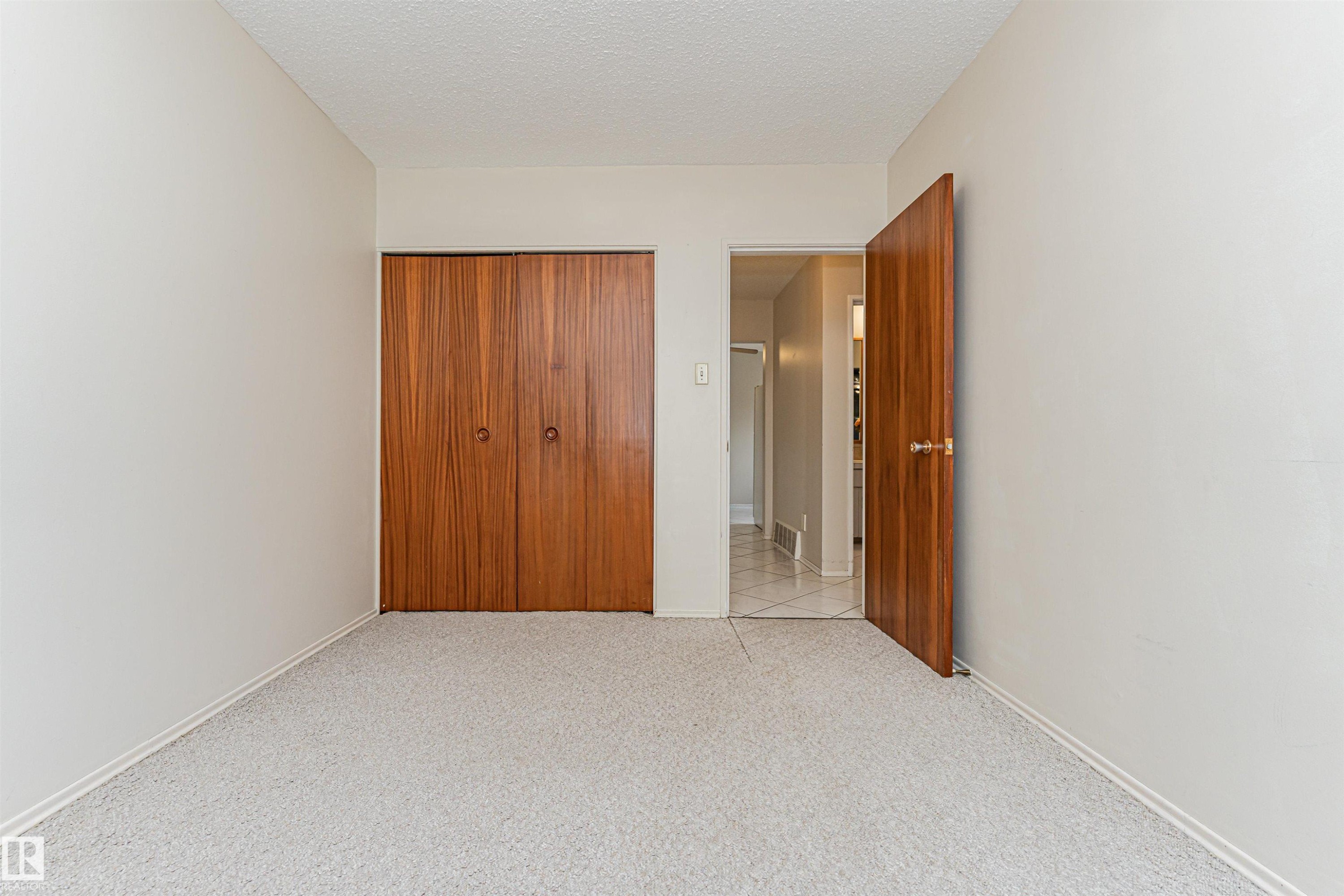 Broadloom carpeting with light-toned walls - 11423 50 Avenue, Edmonton, AB - Indoor Photo Showing Other Room