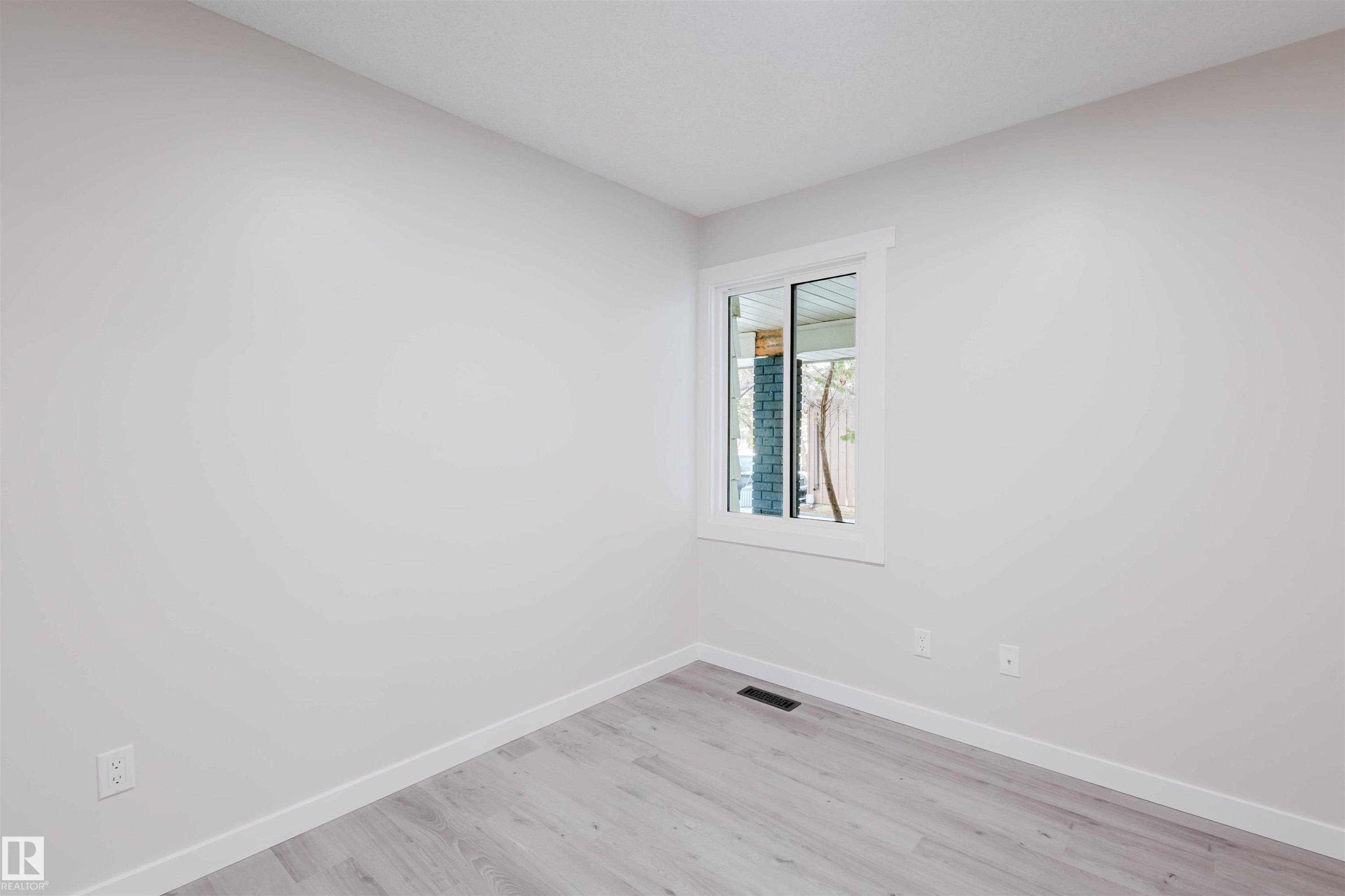 10423 35 Avenue, Edmonton, AB - Indoor Photo Showing Other Room