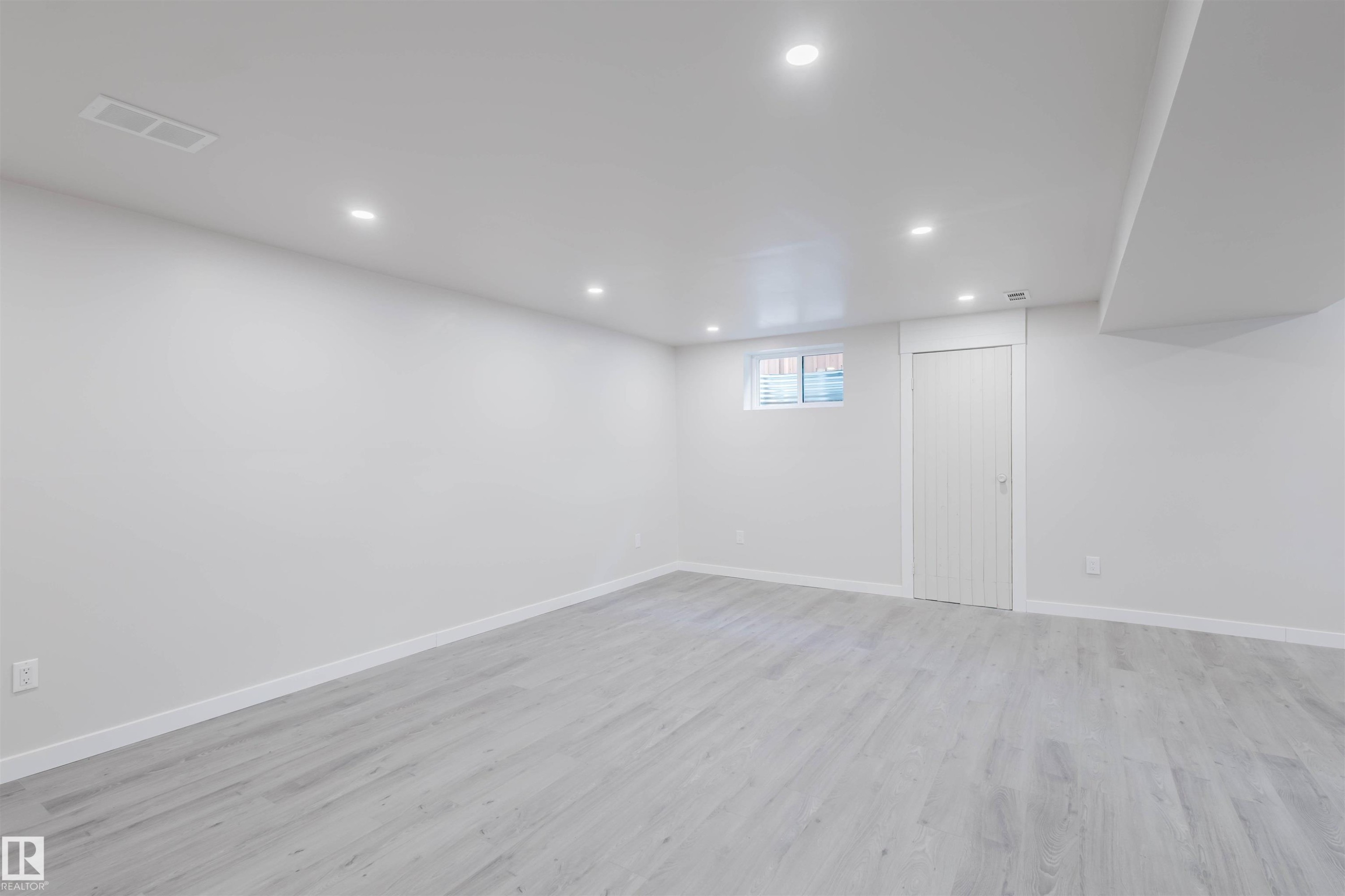 10423 35 Avenue, Edmonton, AB - Indoor Photo Showing Other Room