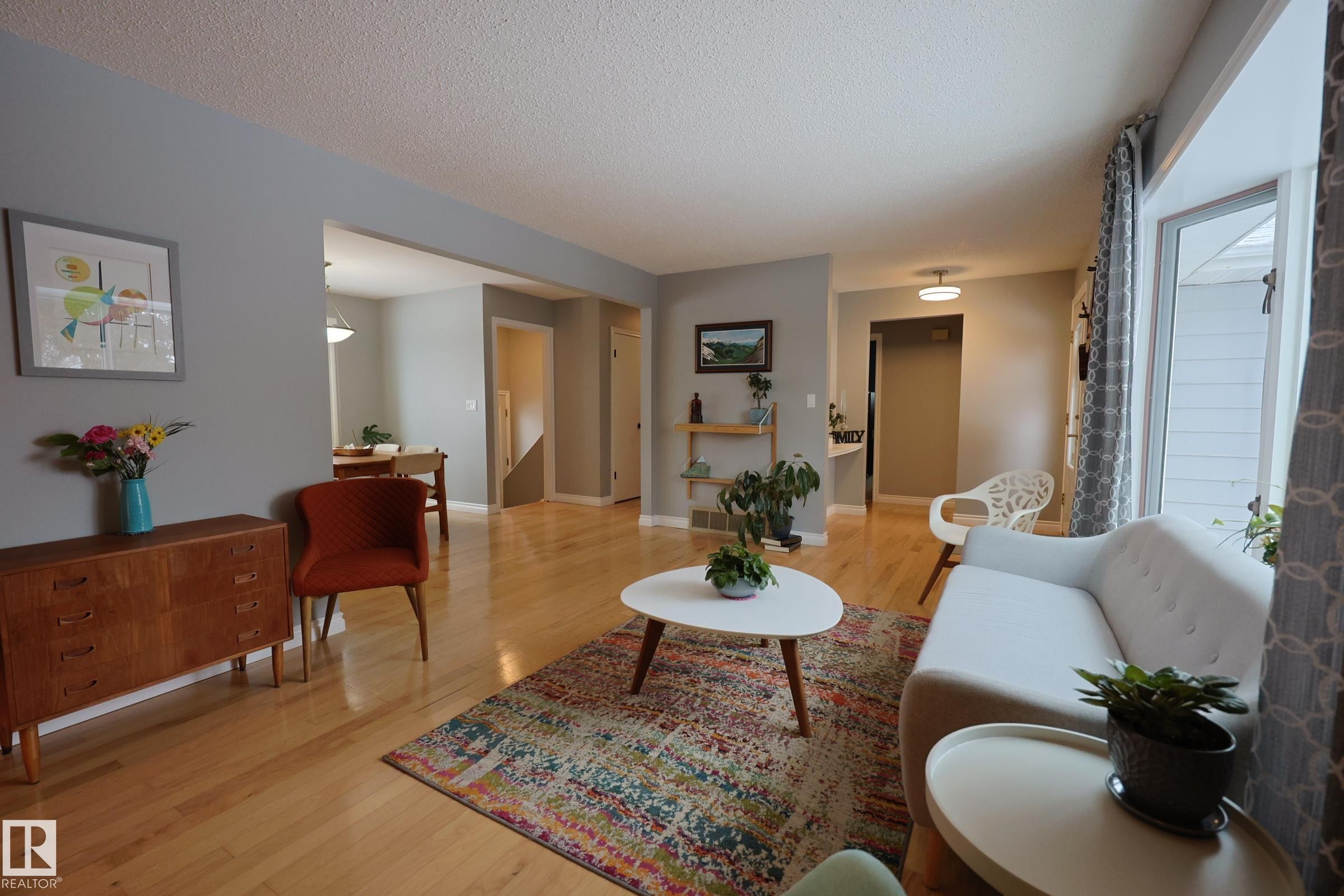 43 Brampton Street, Spruce Grove, AB - Indoor Photo Showing Living Room