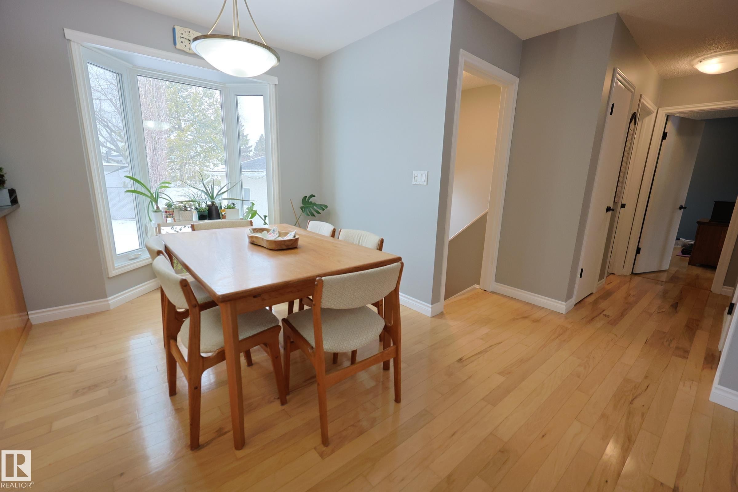 43 Brampton Street, Spruce Grove, AB - Indoor Photo Showing Dining Room