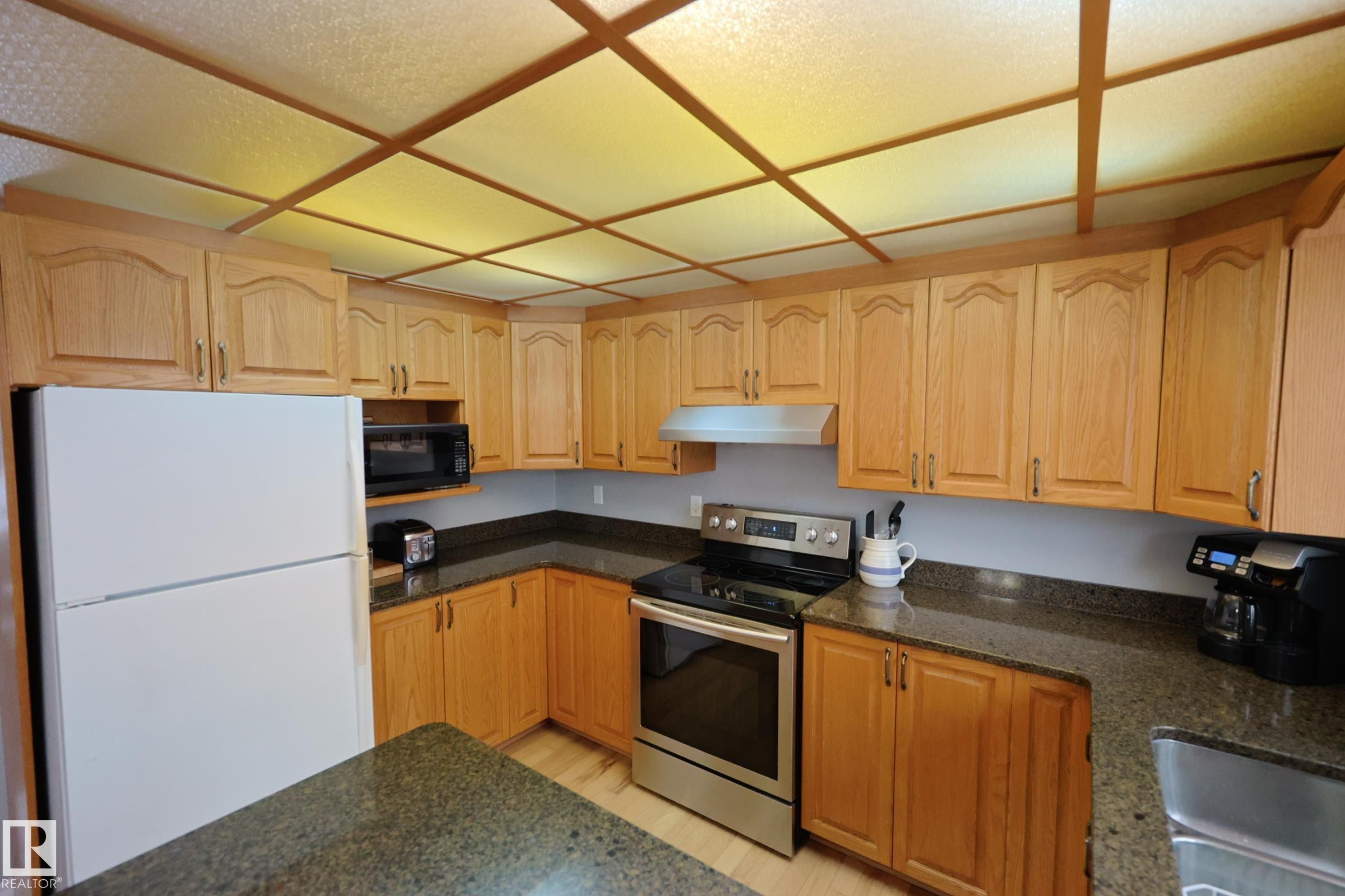 43 Brampton Street, Spruce Grove, AB - Indoor Photo Showing Kitchen