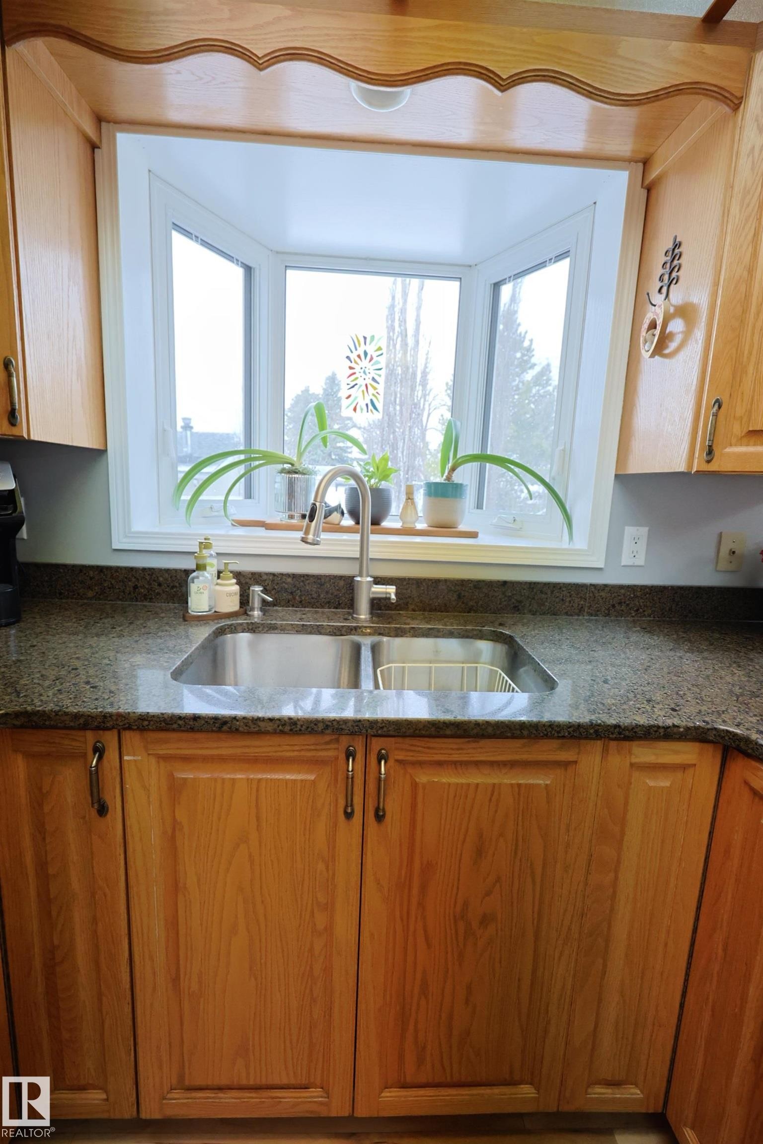 43 Brampton Street, Spruce Grove, AB - Indoor Photo Showing Kitchen With Double Sink