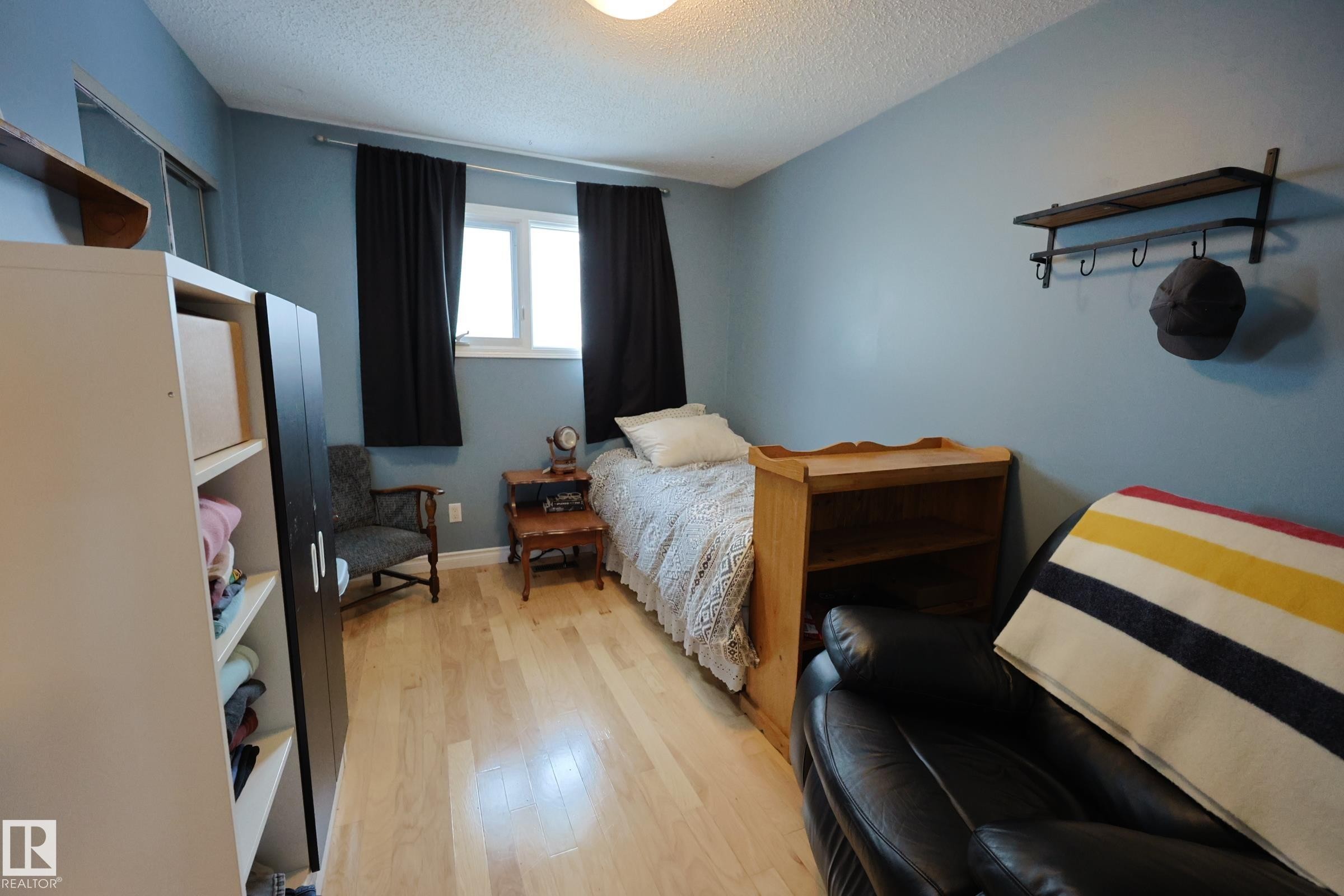 43 Brampton Street, Spruce Grove, AB - Indoor Photo Showing Bedroom