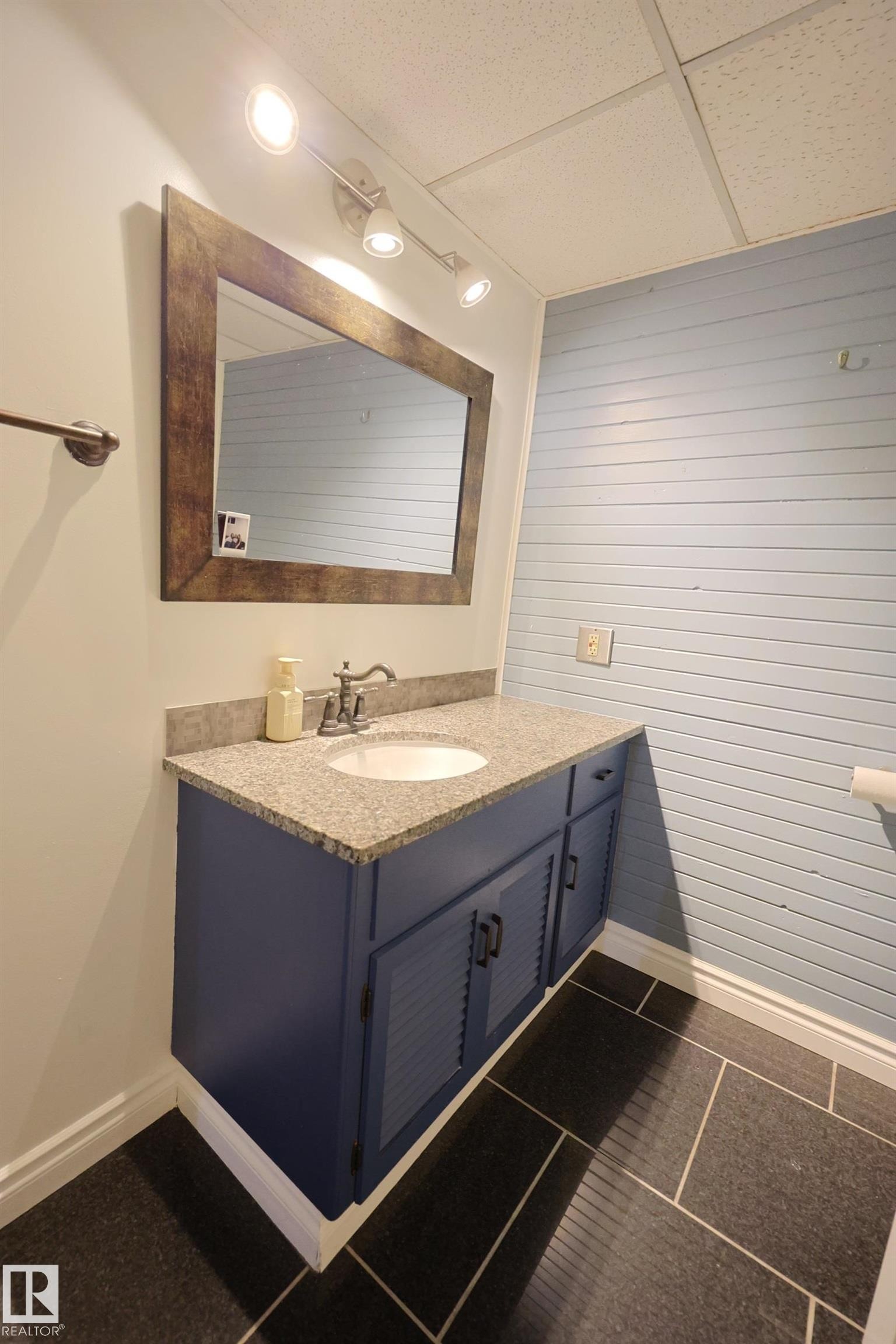 43 Brampton Street, Spruce Grove, AB - Indoor Photo Showing Bathroom