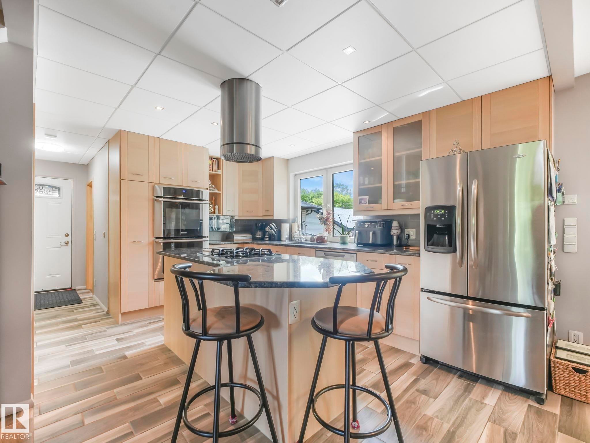 10961 75 Avenue, Edmonton, AB - Indoor Photo Showing Kitchen